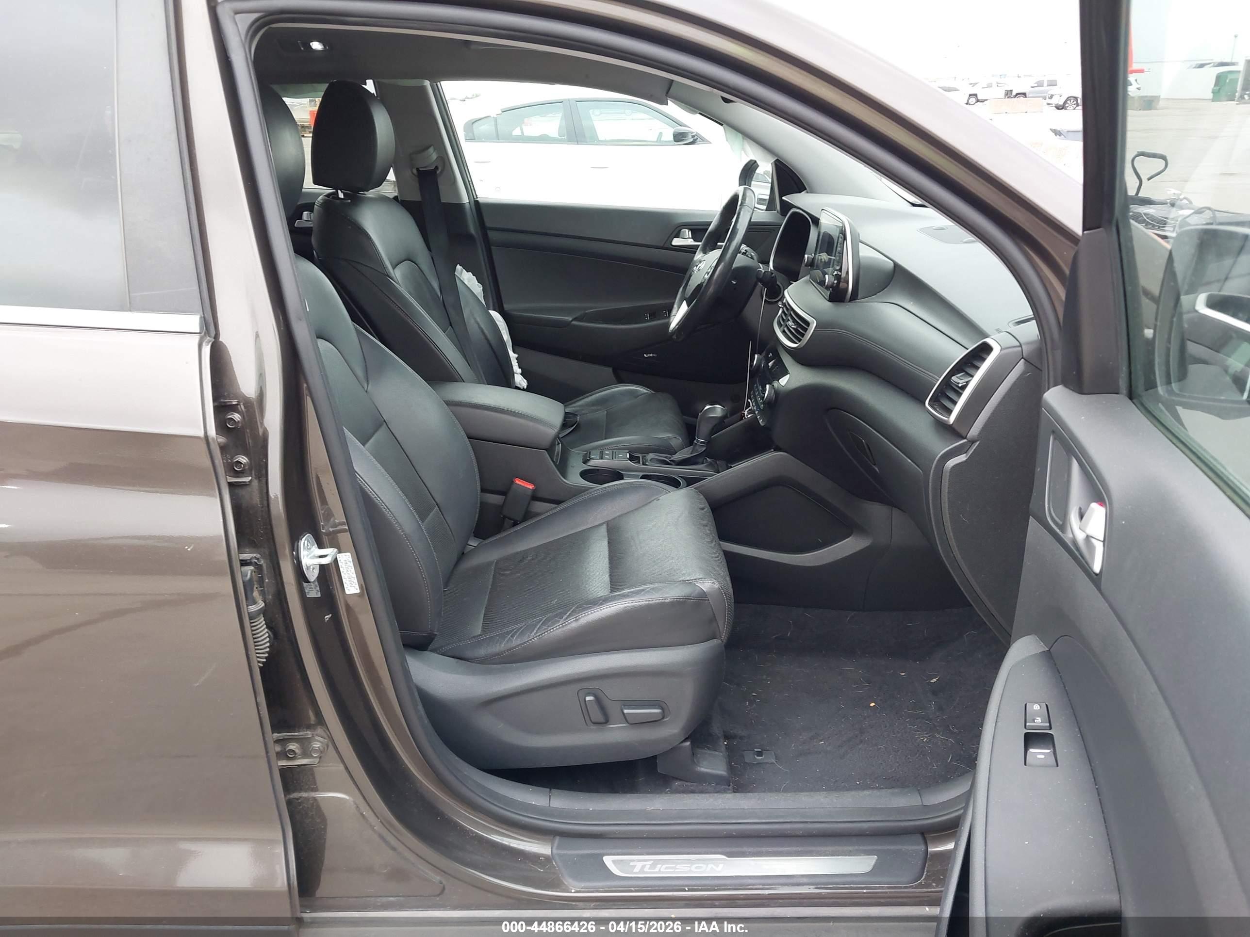 HYUNDAI TUCSON image 5