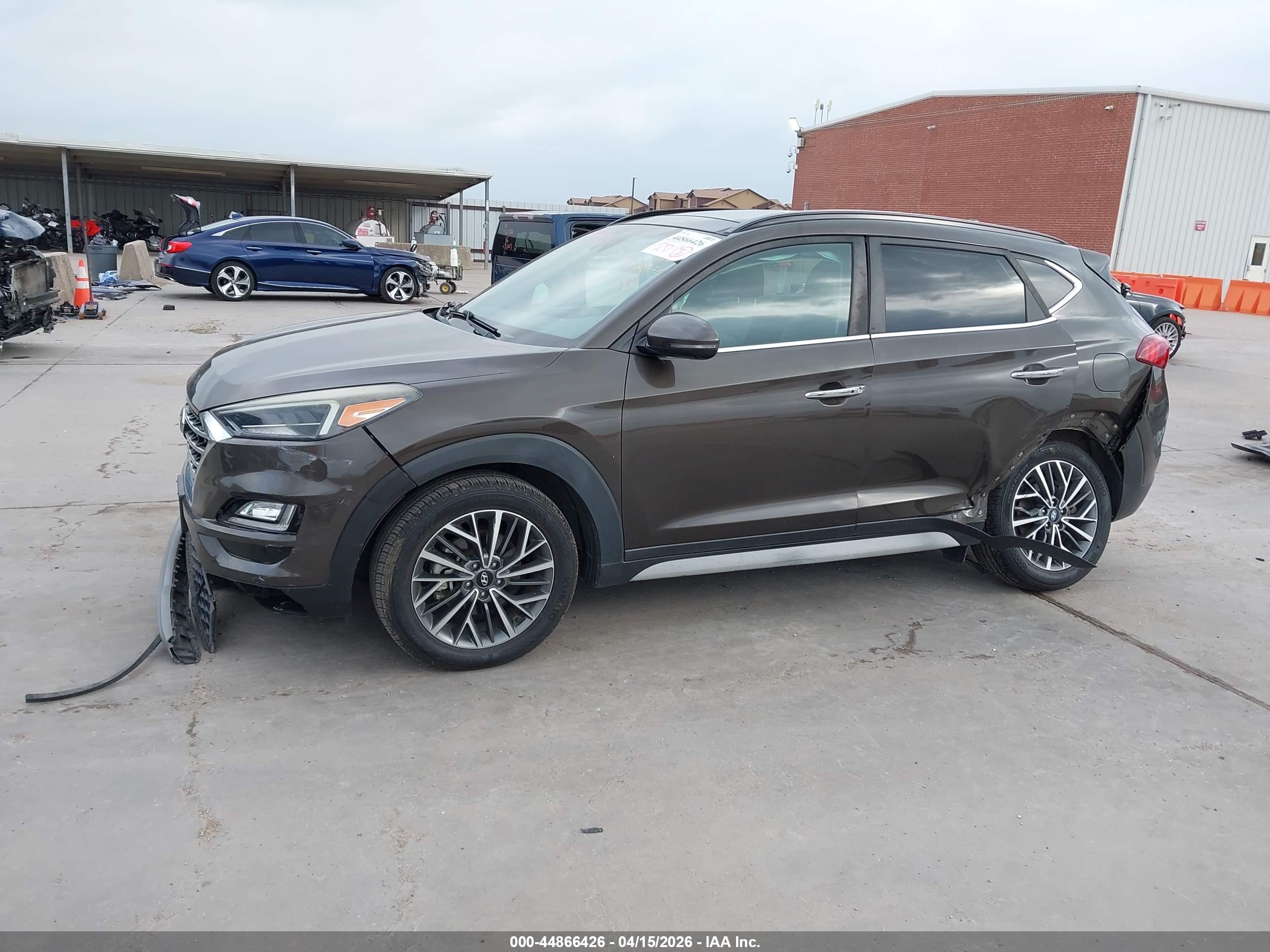 HYUNDAI TUCSON image 6