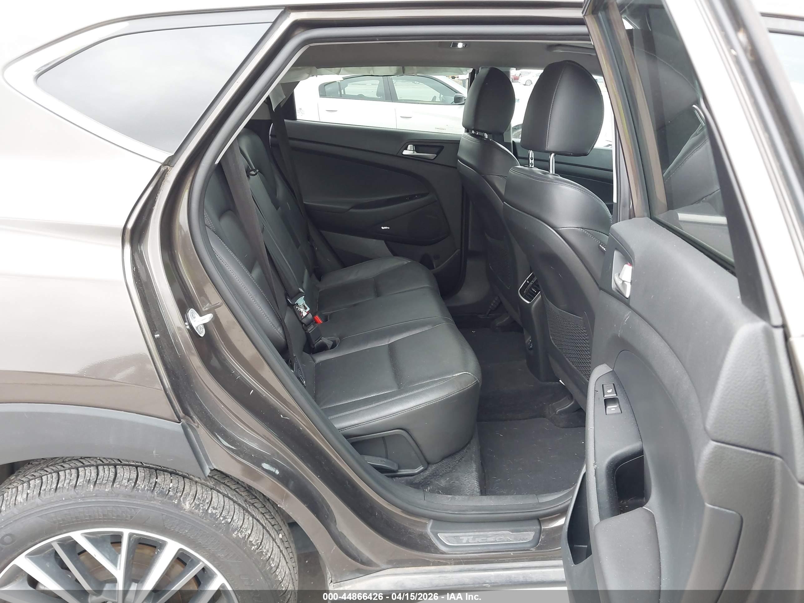HYUNDAI TUCSON image 8