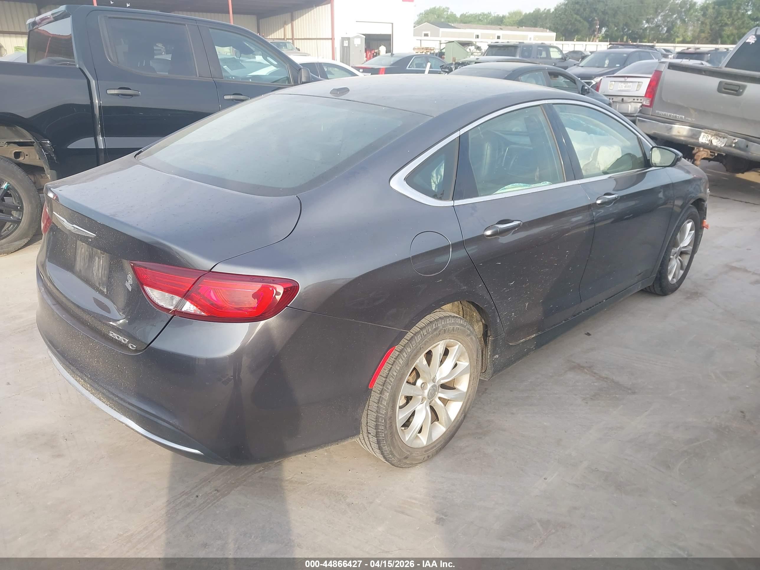 CHRYSLER 200 image 4