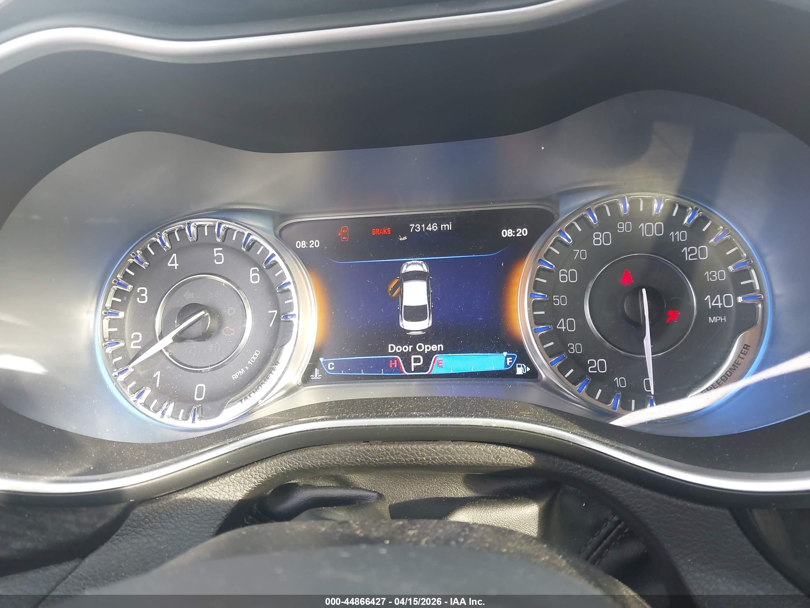 CHRYSLER 200 image 7