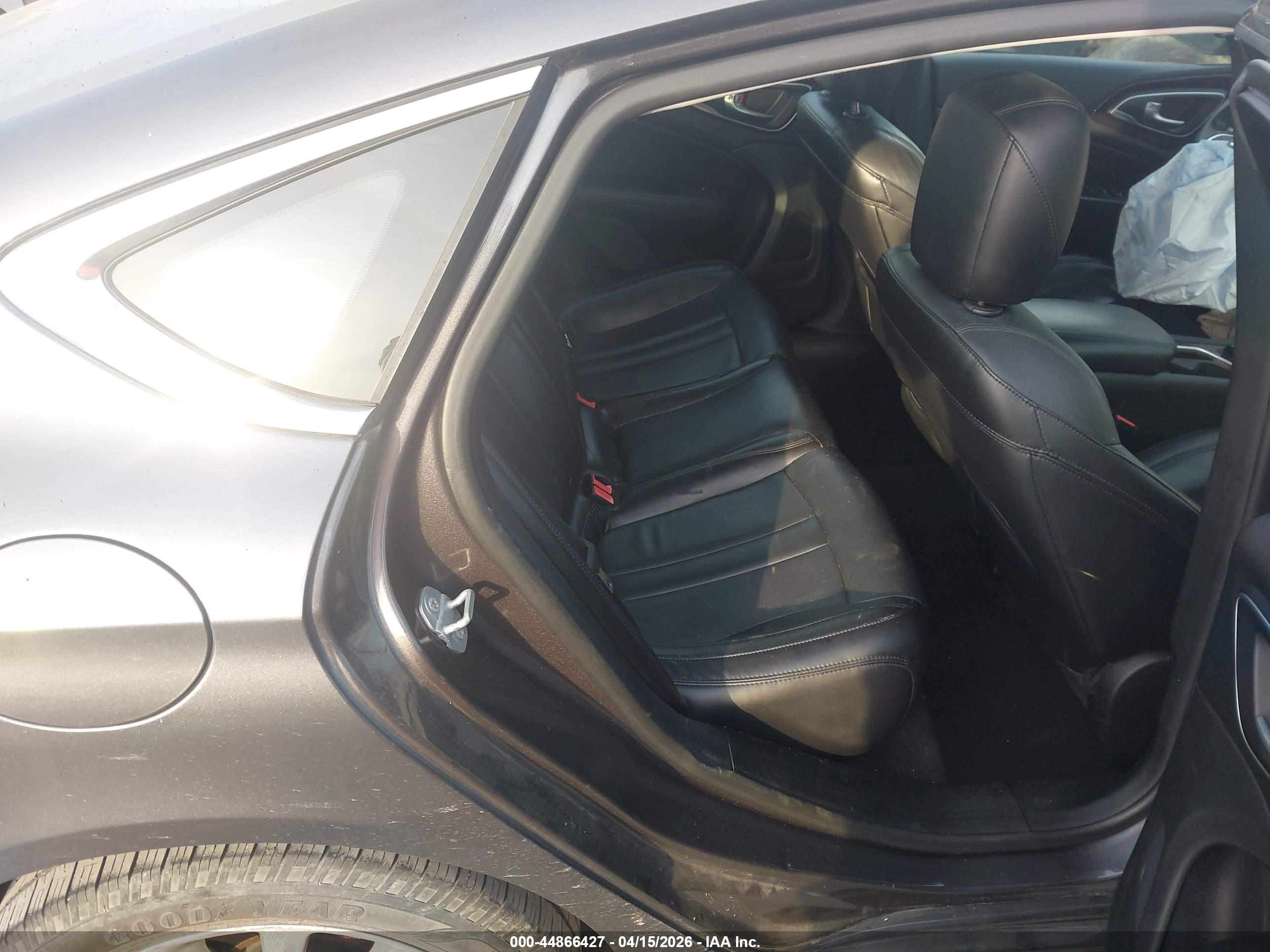 CHRYSLER 200 image 8