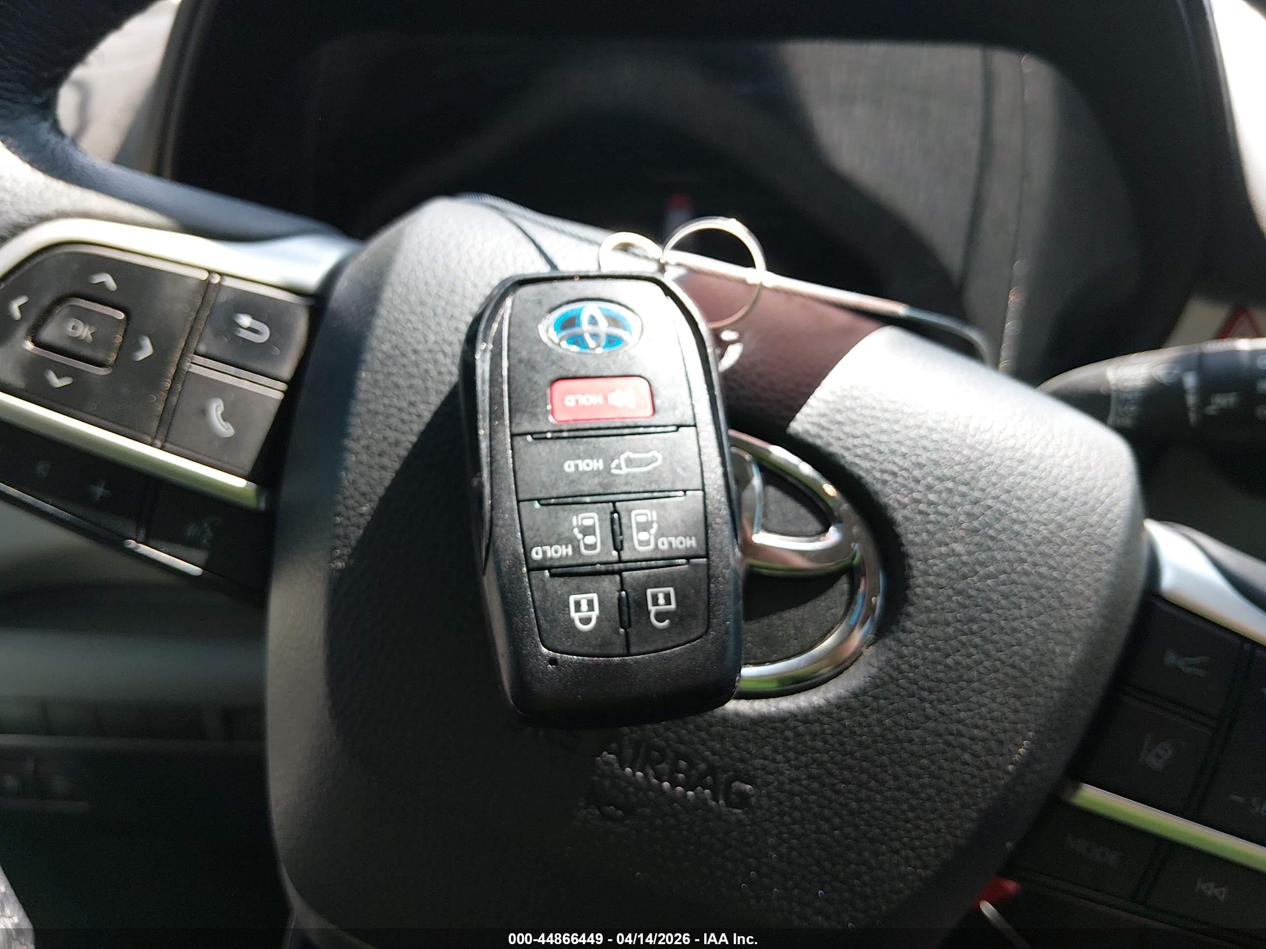 TOYOTA SIENNA image 11