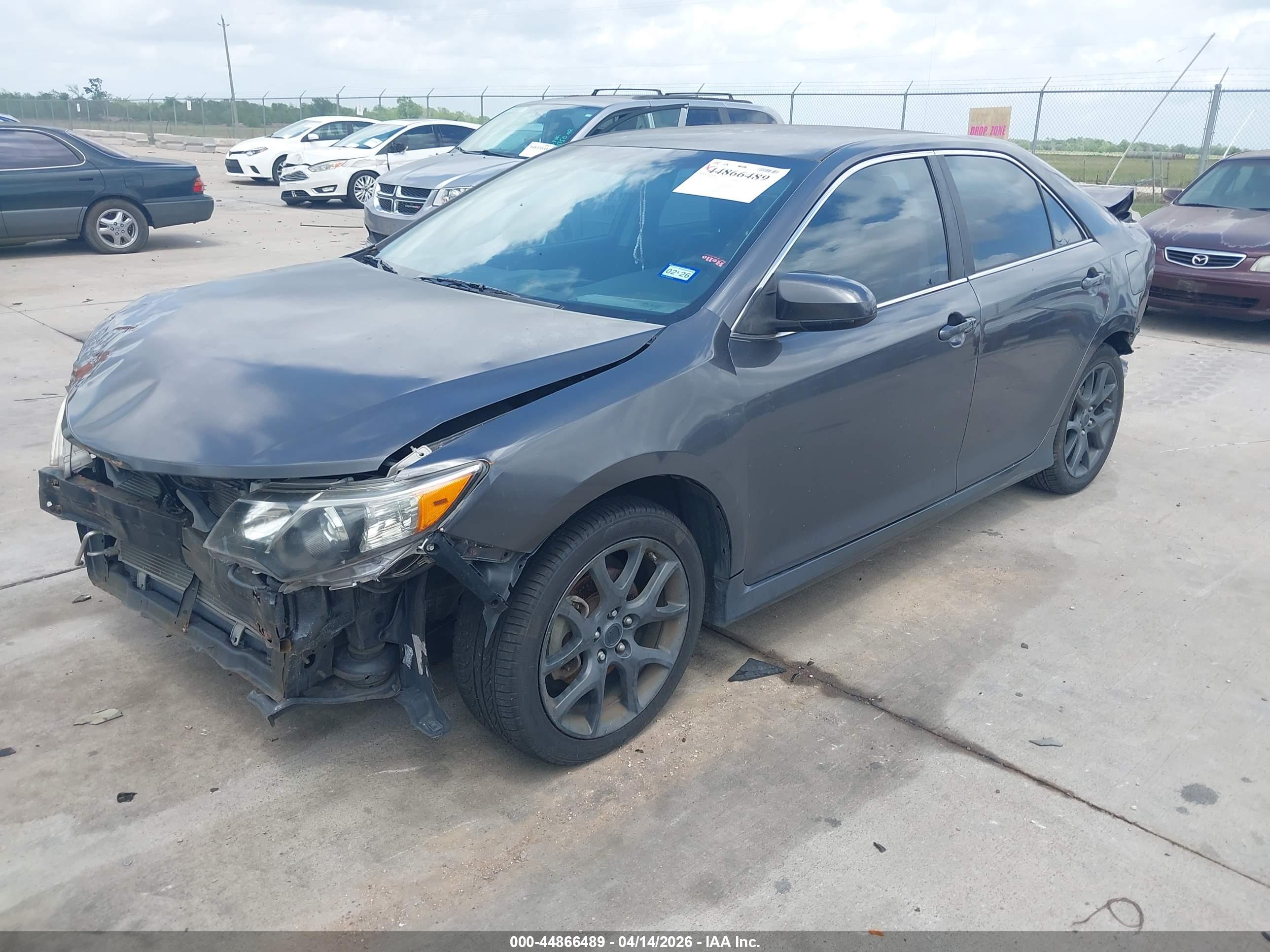 TOYOTA CAMRY image 2