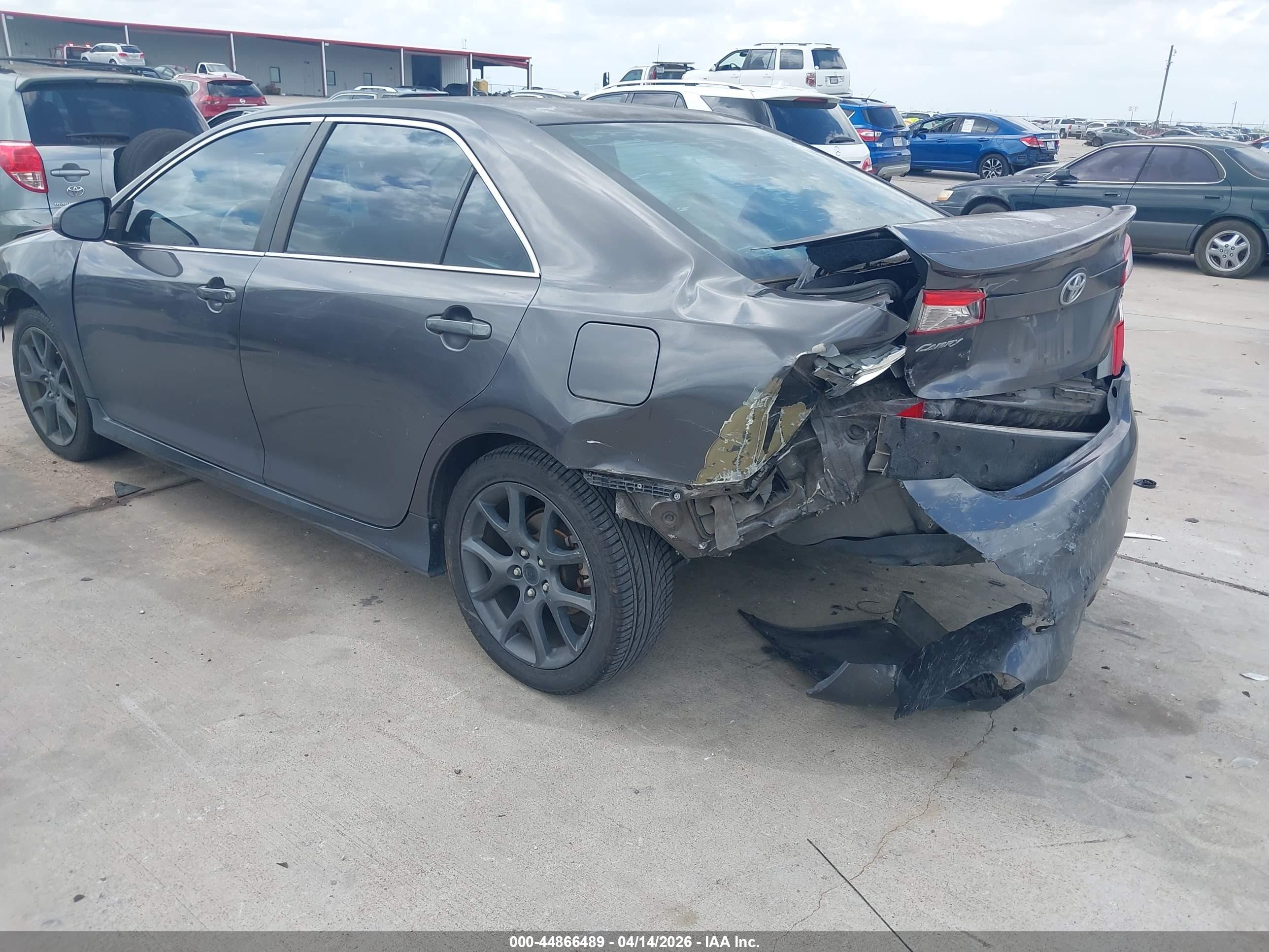TOYOTA CAMRY image 3