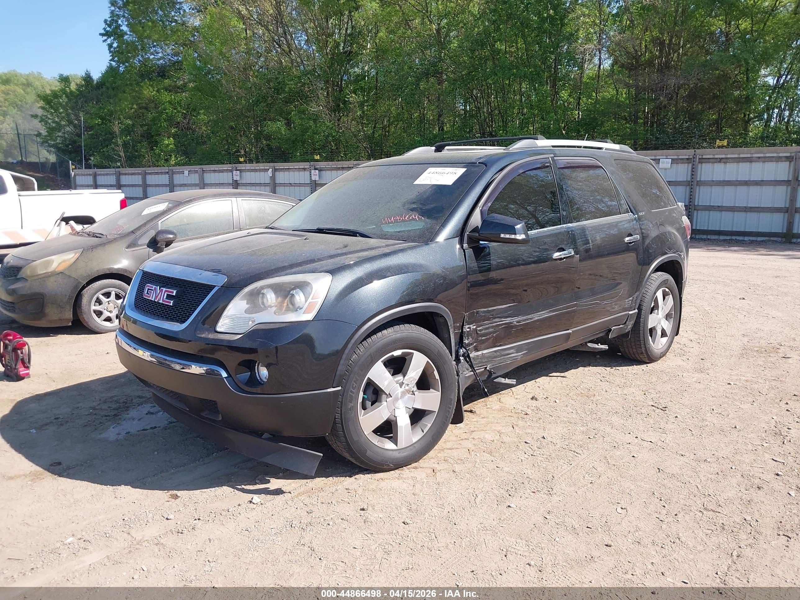 GMC ACADIA image 2