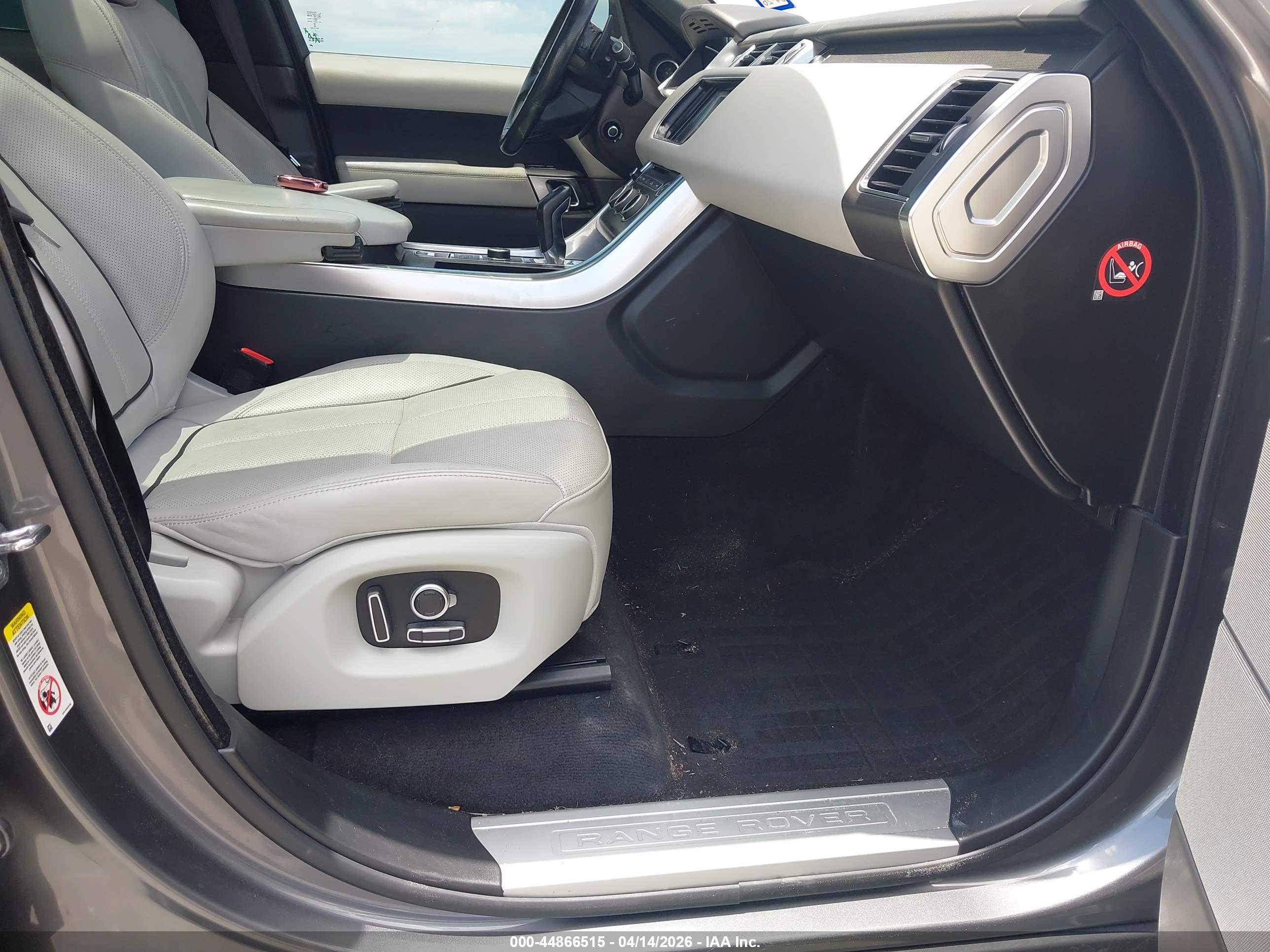 LAND ROVER image 5