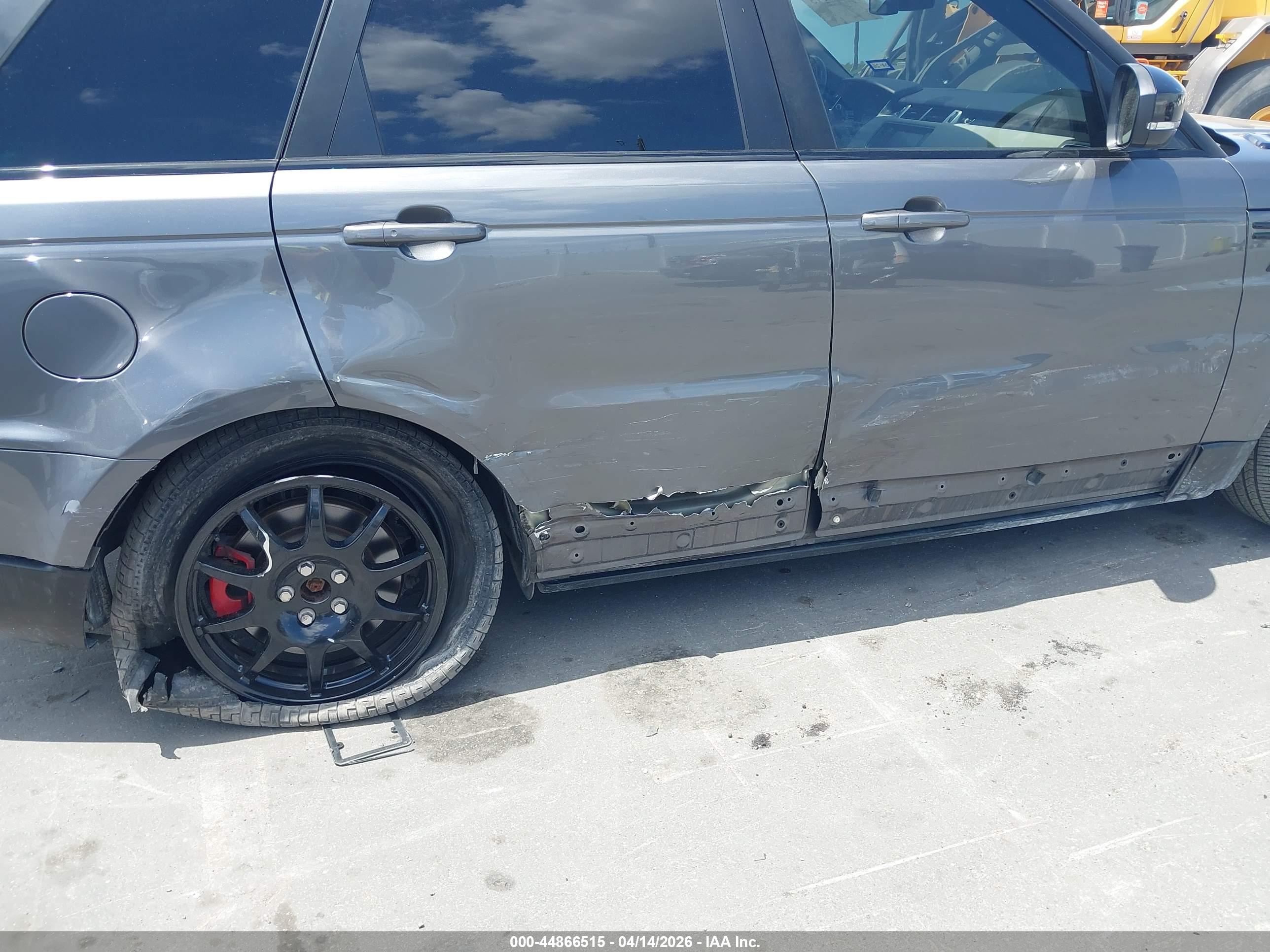 LAND ROVER image 6