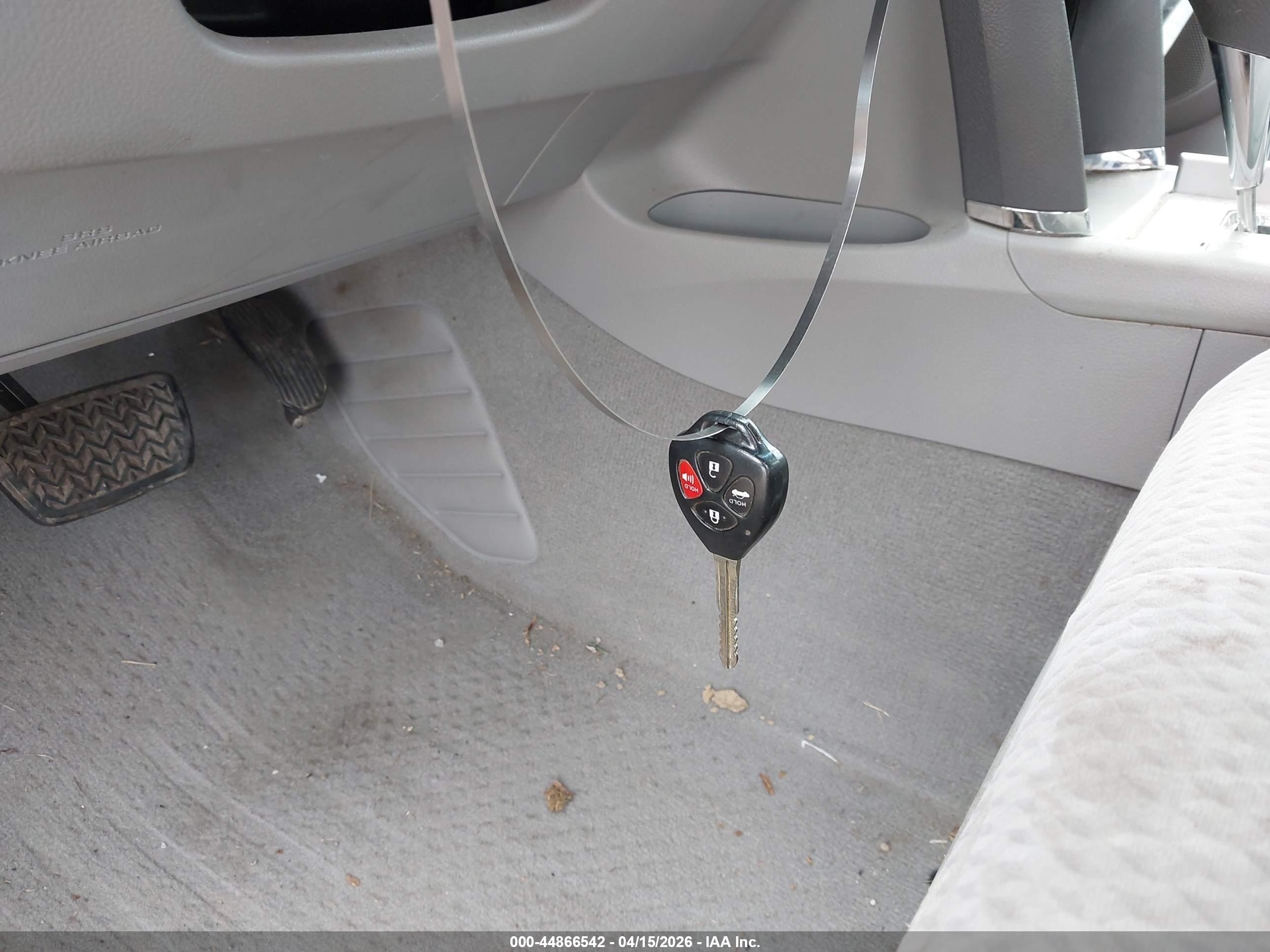 TOYOTA CAMRY image 11