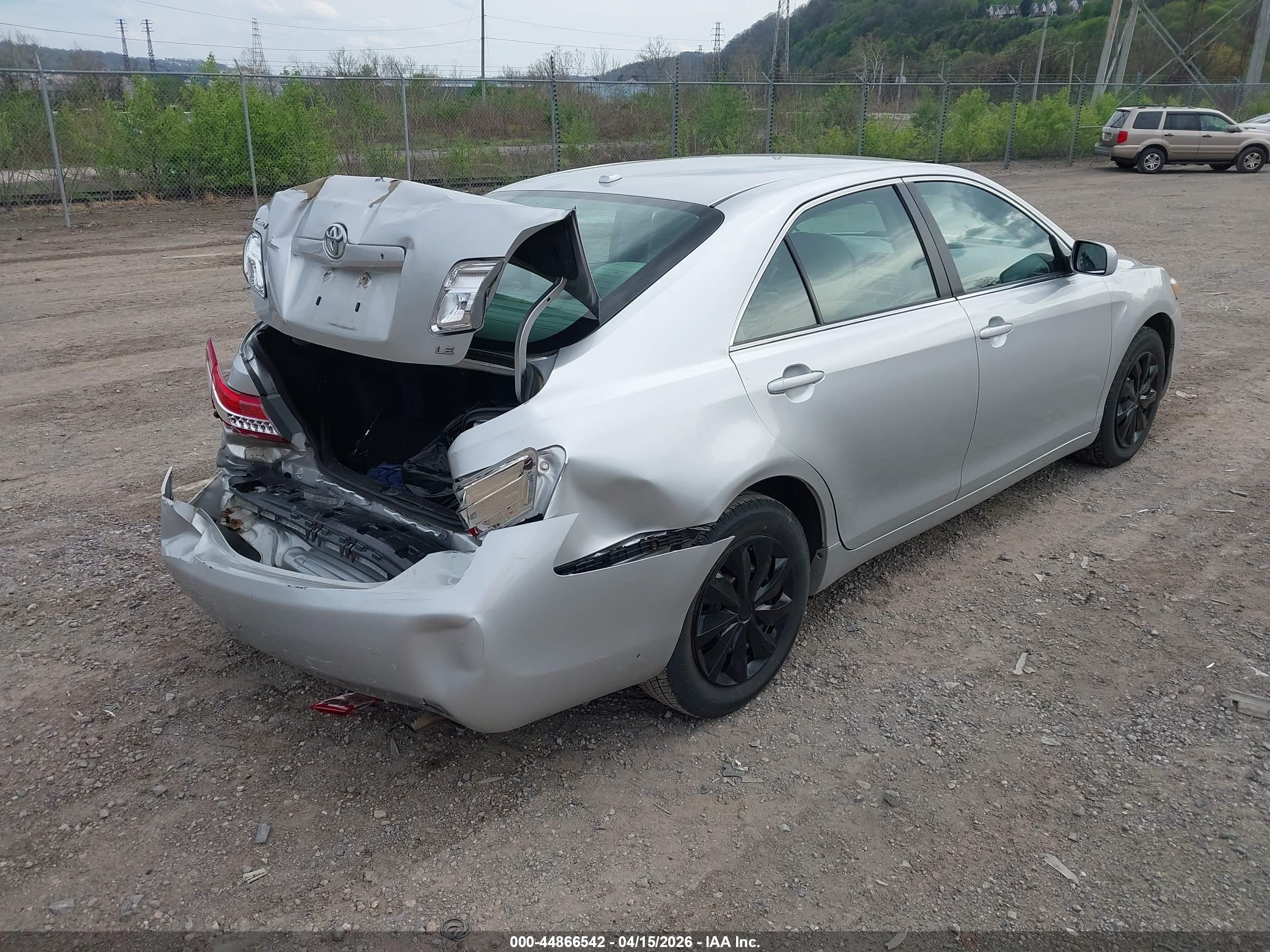 TOYOTA CAMRY image 4