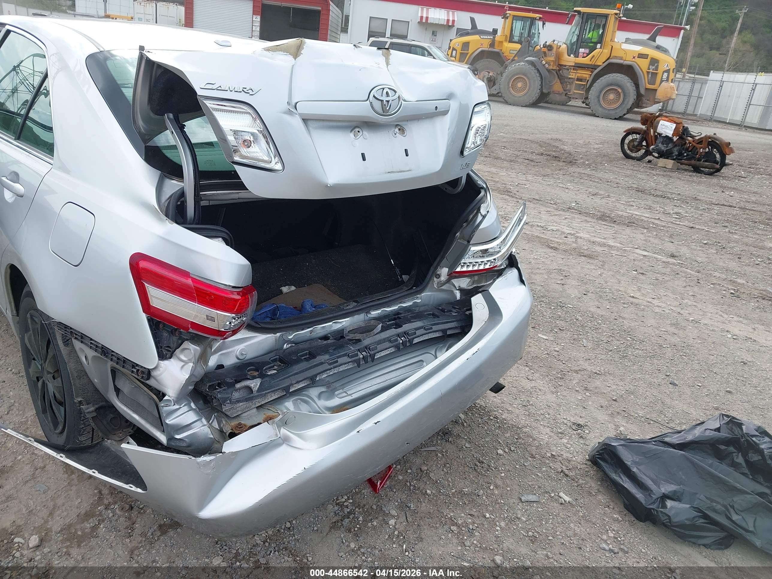 TOYOTA CAMRY image 6