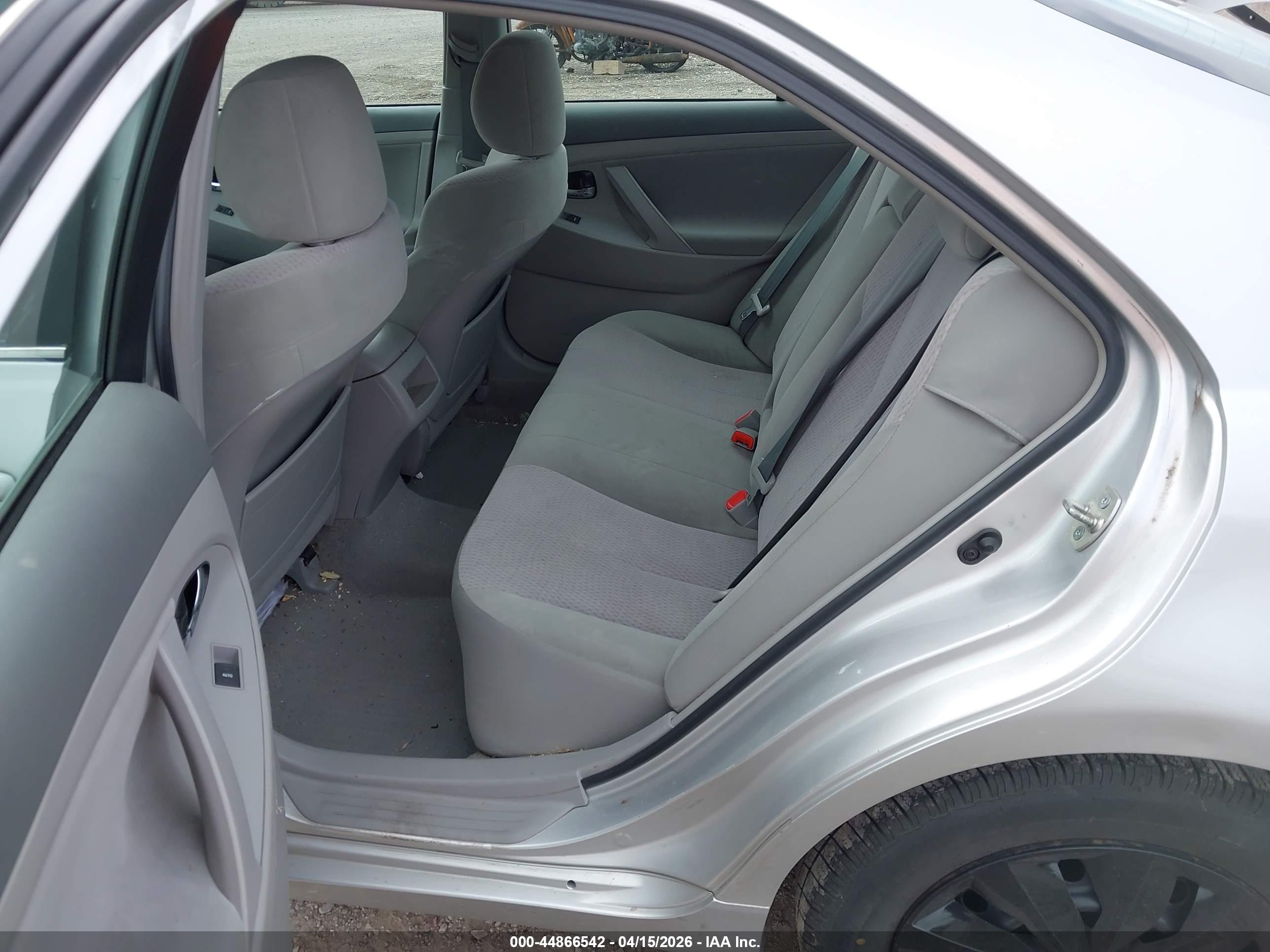 TOYOTA CAMRY image 8