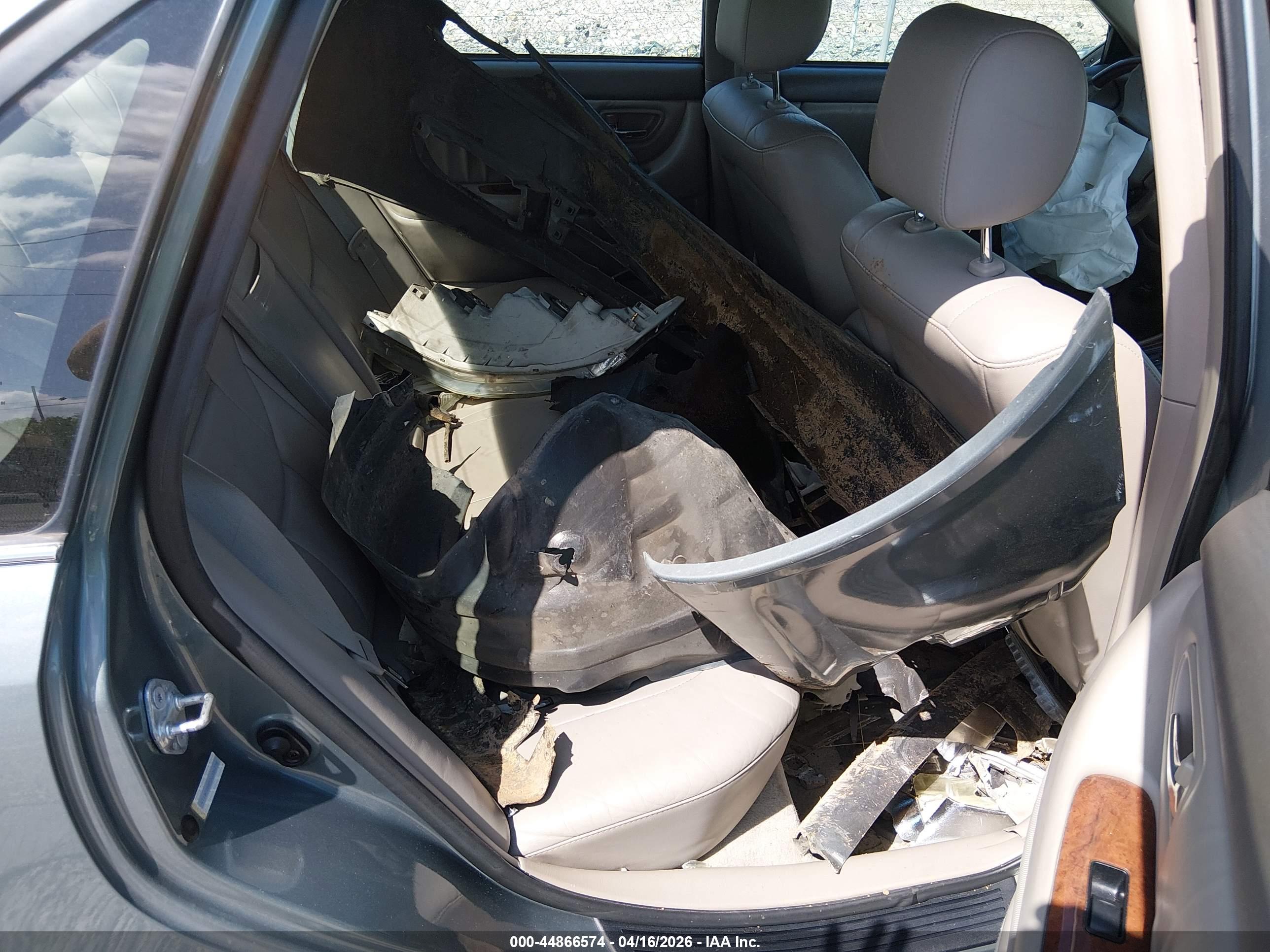 TOYOTA AVALON image 8