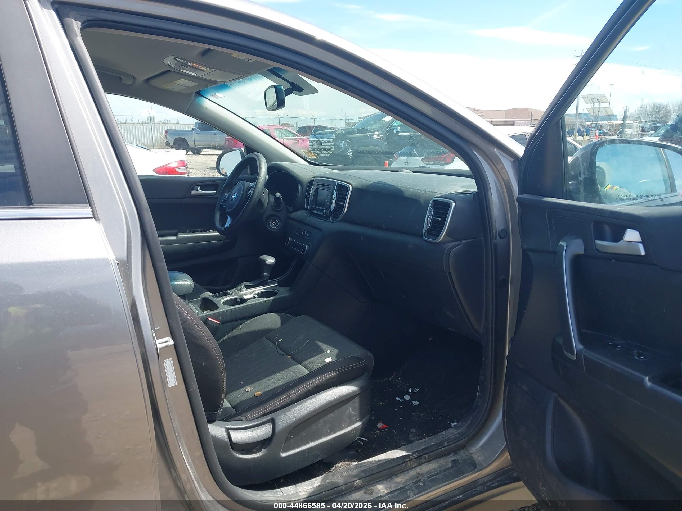 KIA SPORTAGE image 5