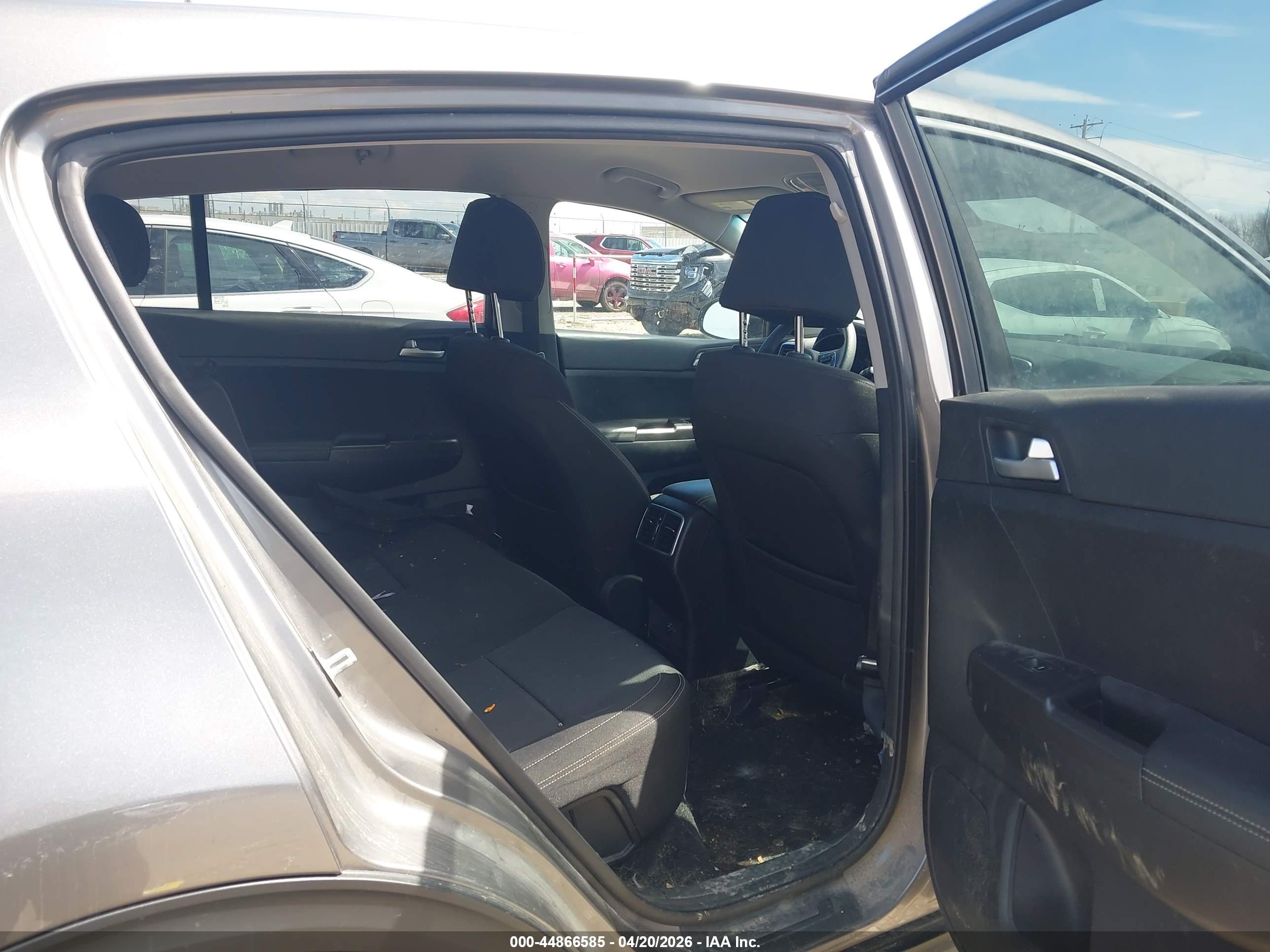 KIA SPORTAGE image 8