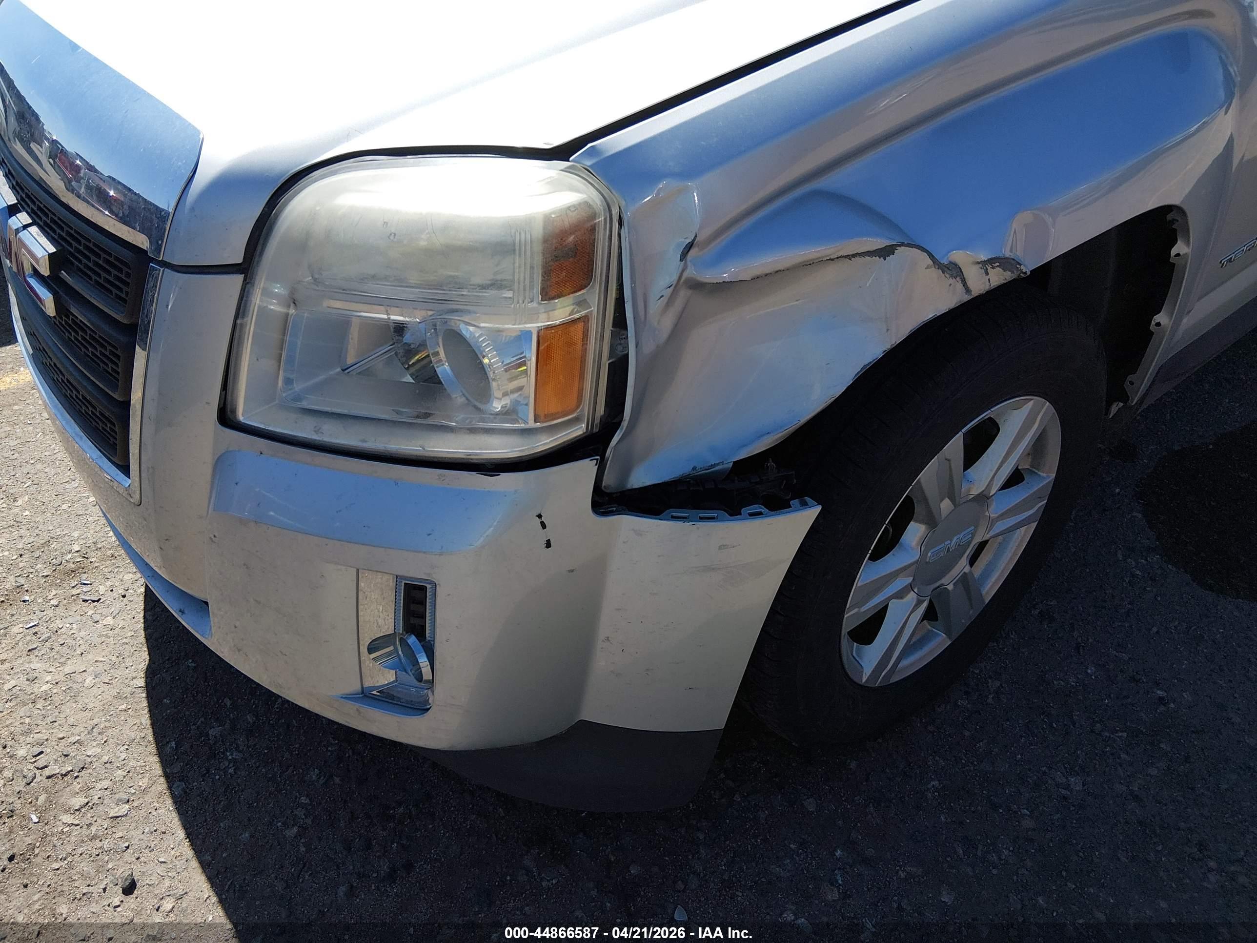 GMC TERRAIN image 6