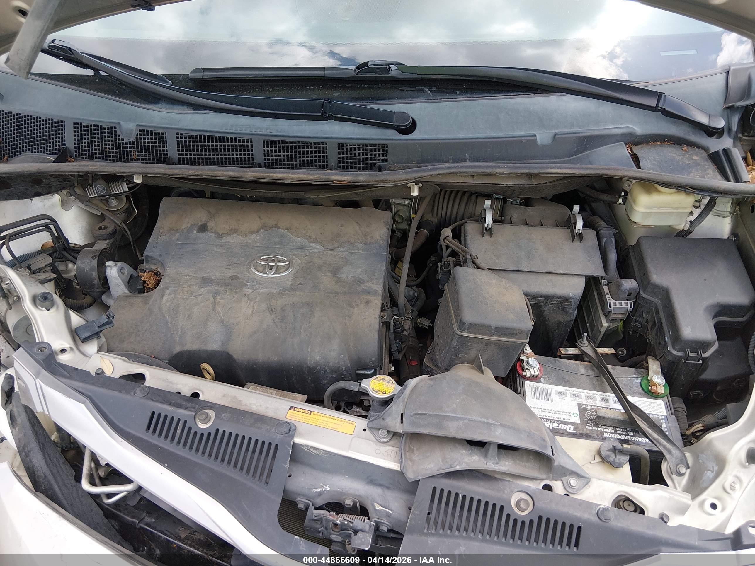 TOYOTA SIENNA image 10
