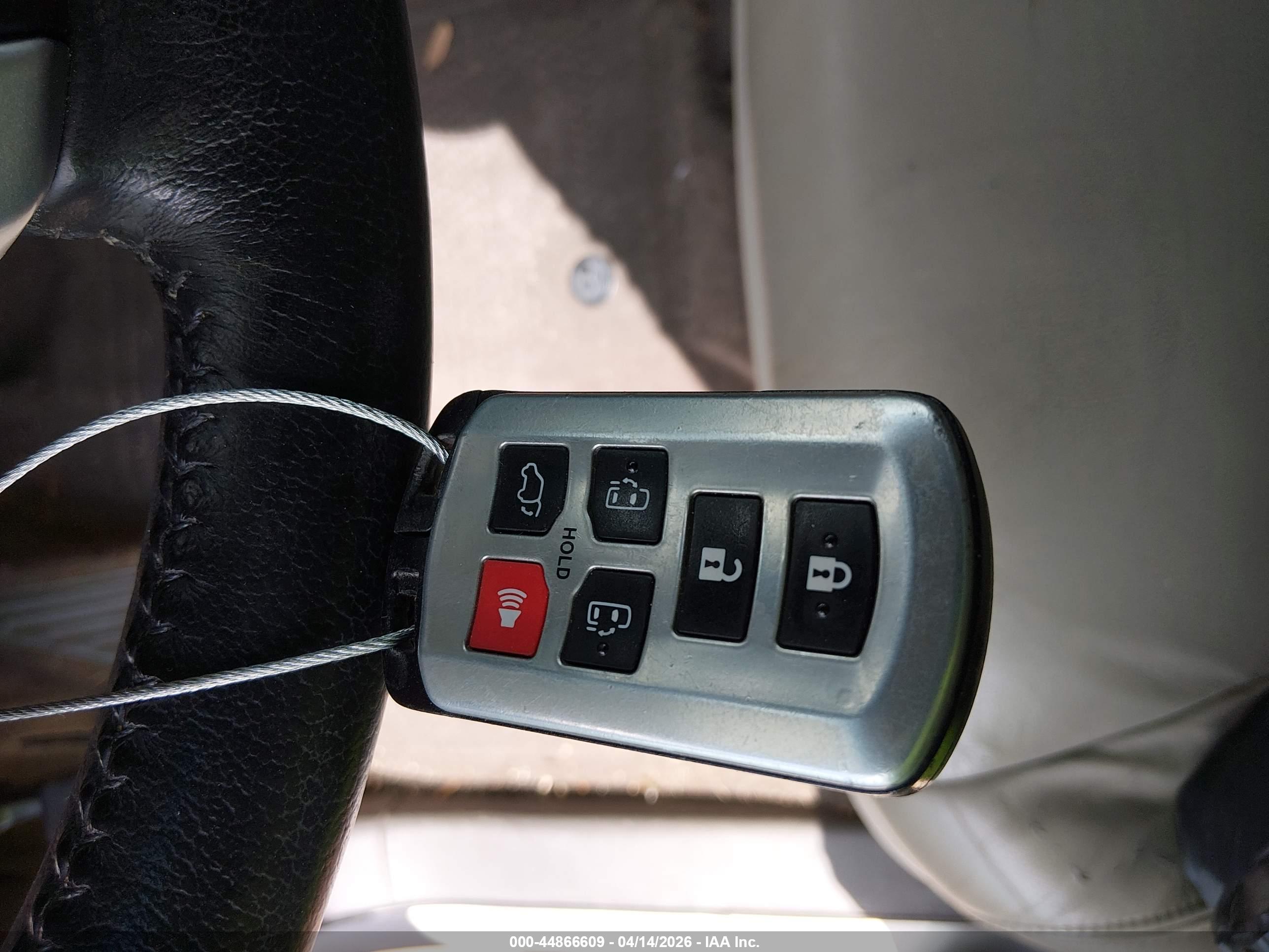 TOYOTA SIENNA image 11