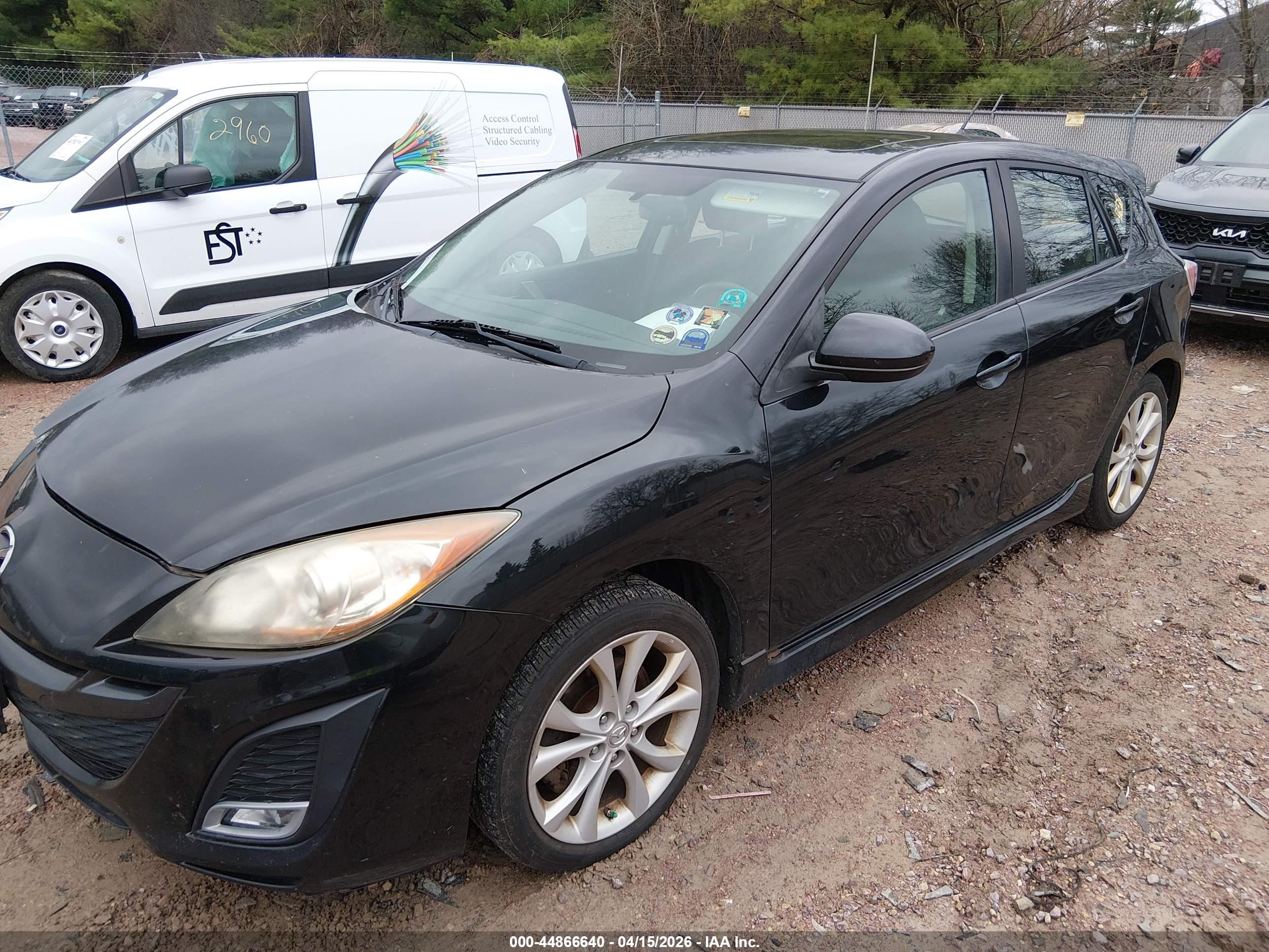 MAZDA MAZDA3 image 2