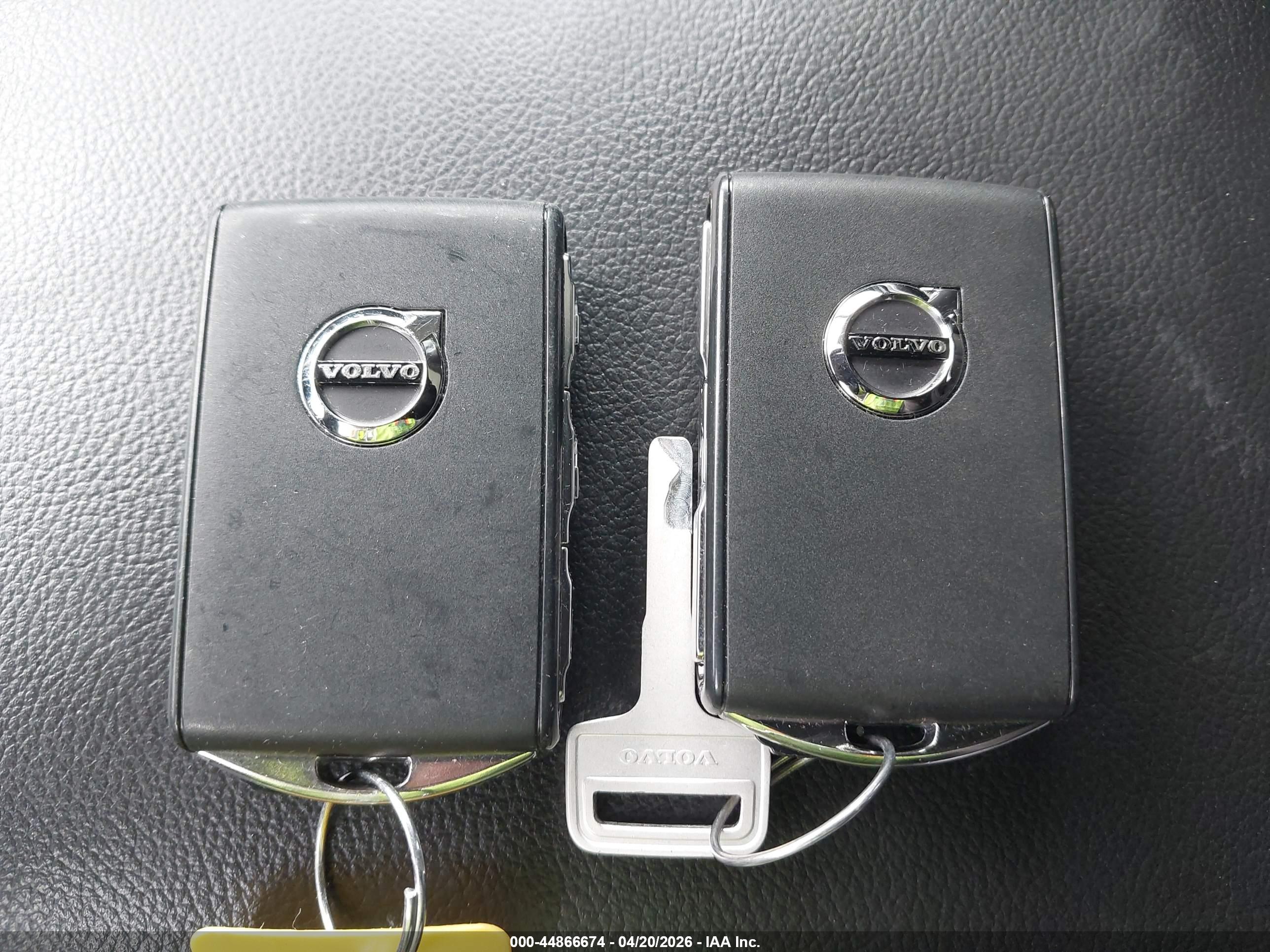 VOLVO XC60 image 11