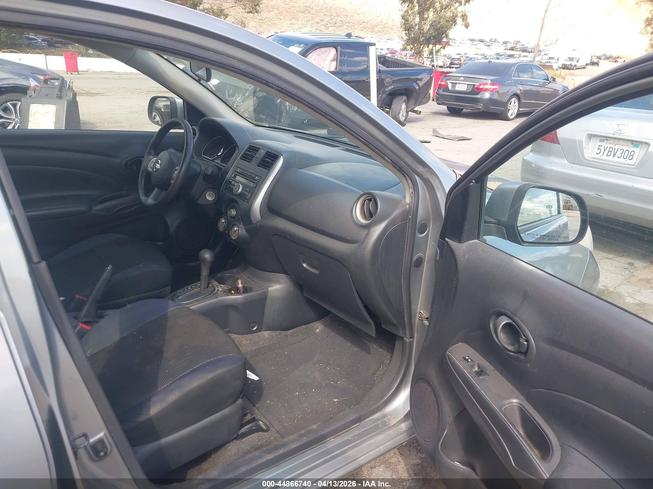 NISSAN VERSA image 5