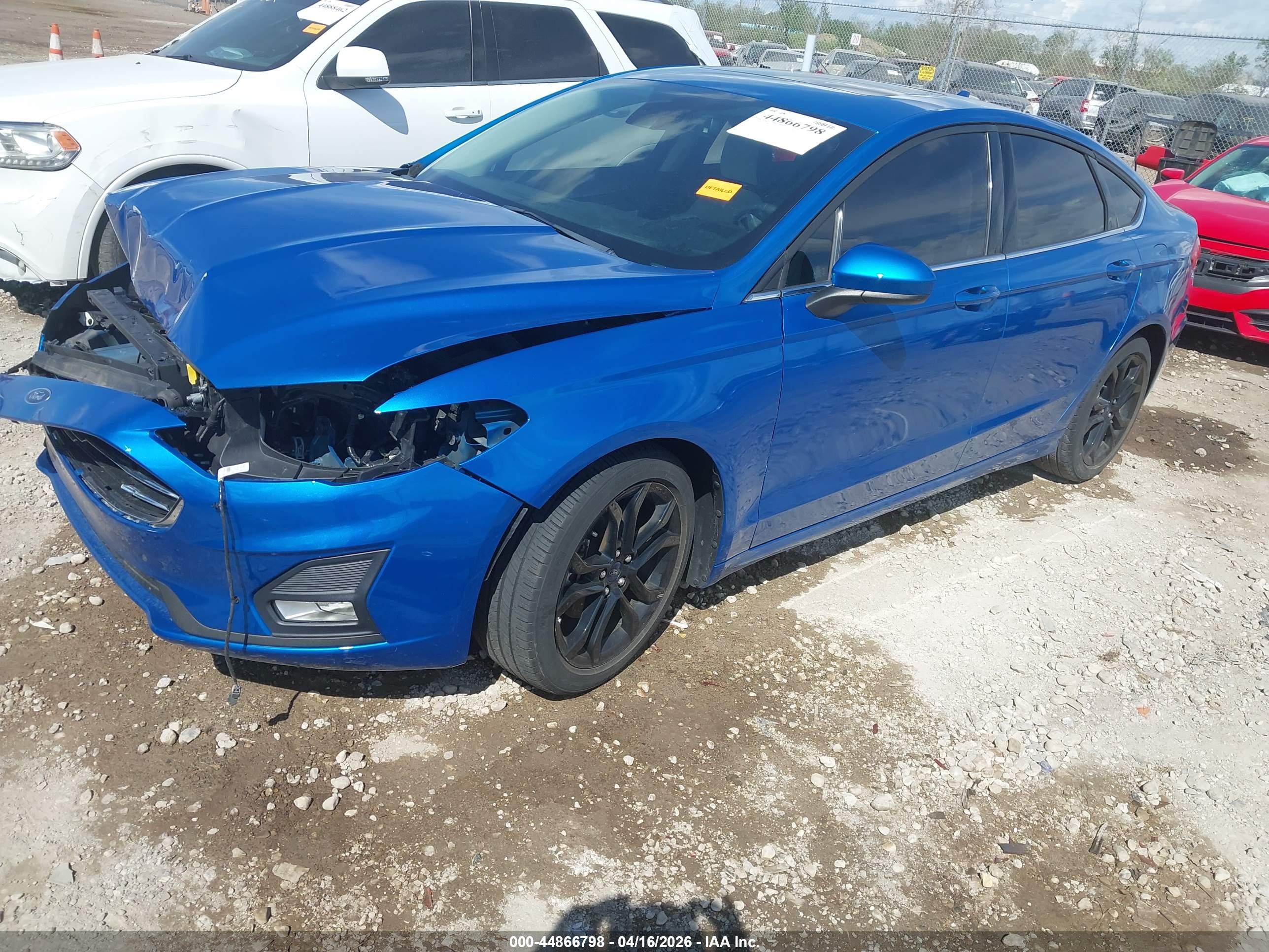 FORD FUSION image 2