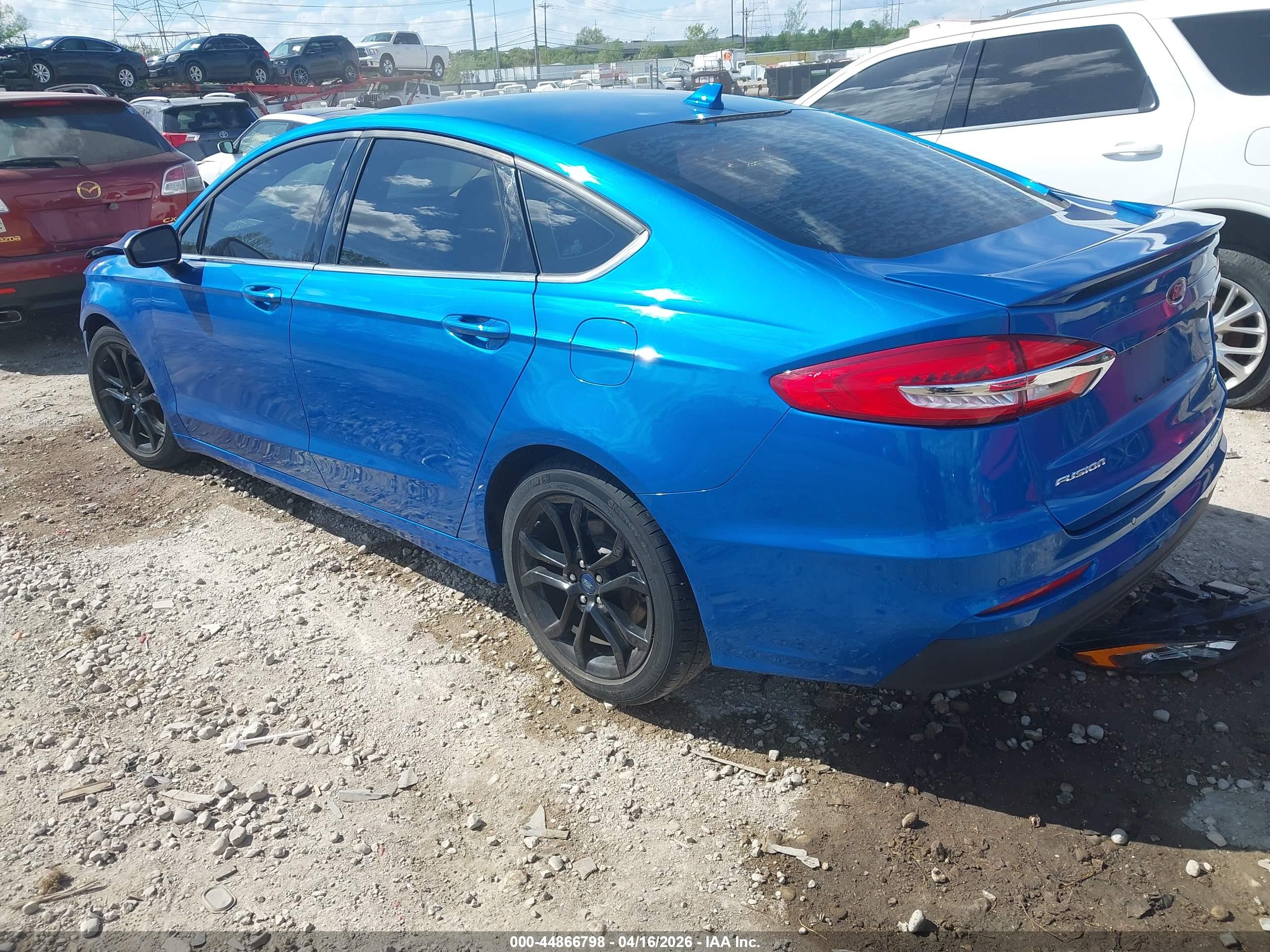 FORD FUSION image 3
