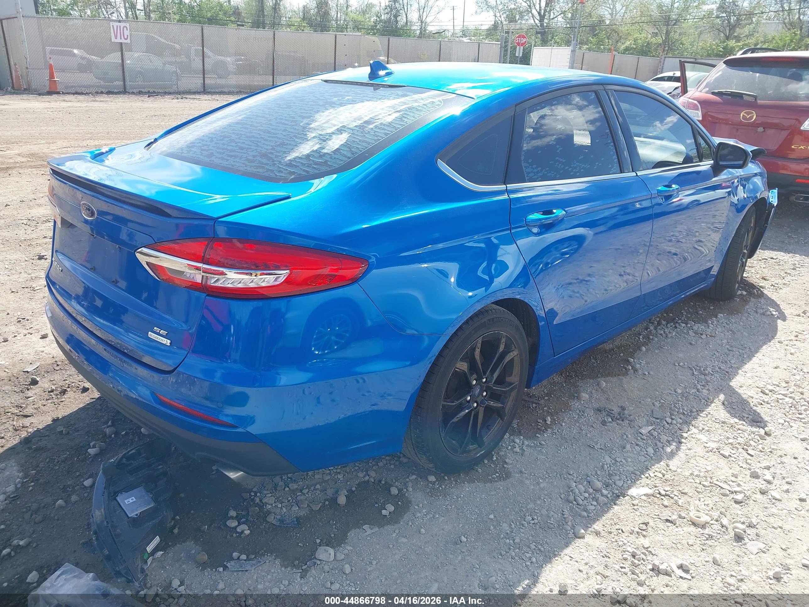 FORD FUSION image 4