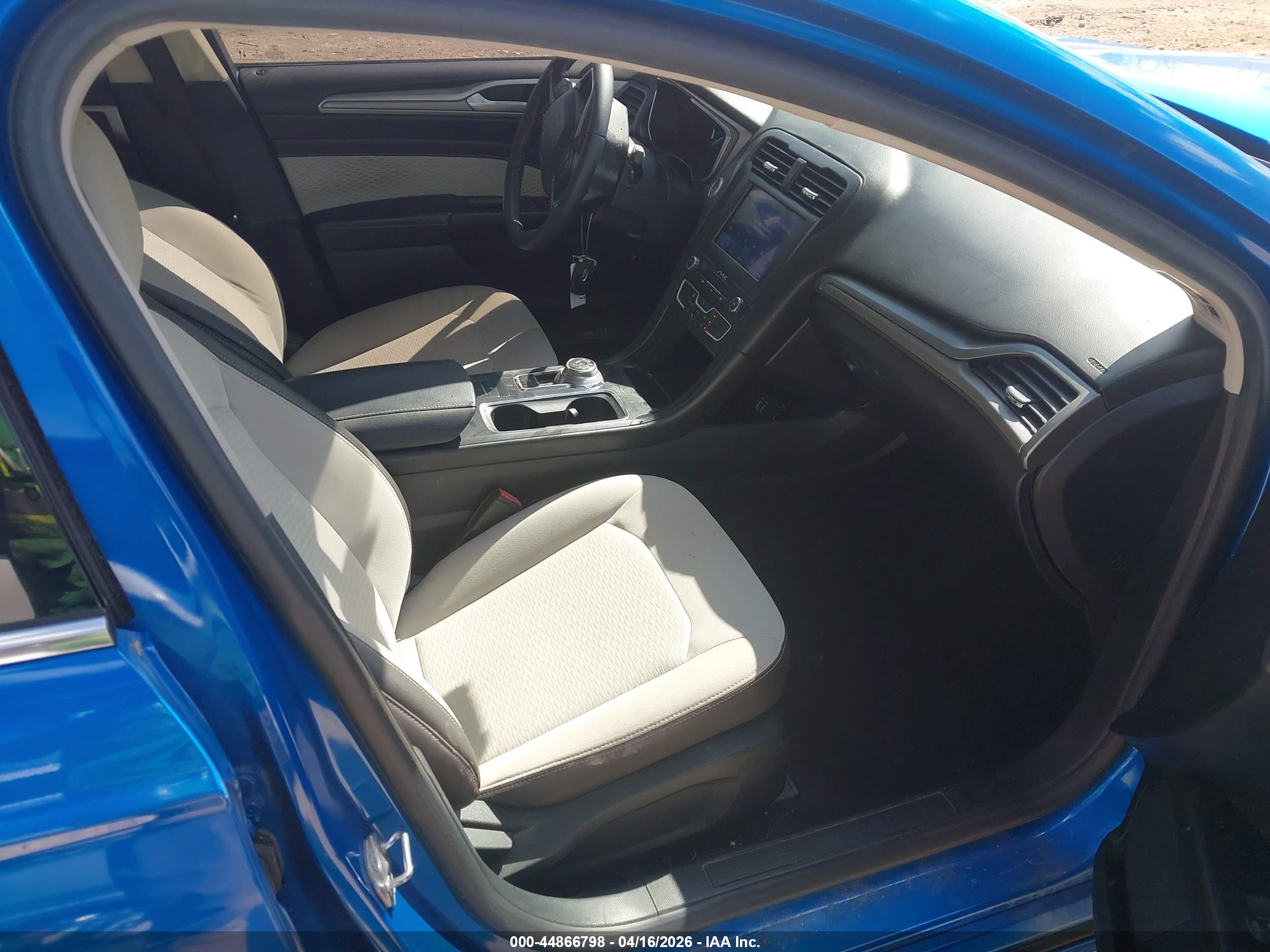 FORD FUSION image 5