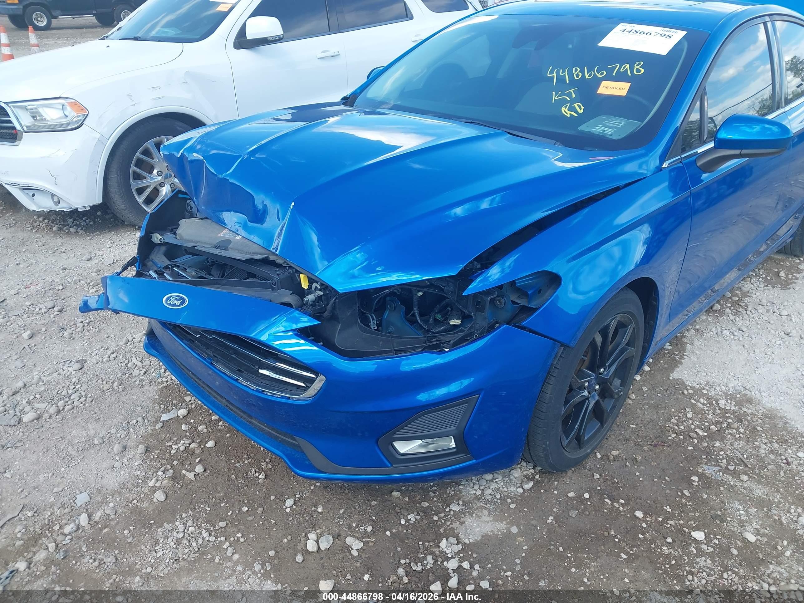 FORD FUSION image 6
