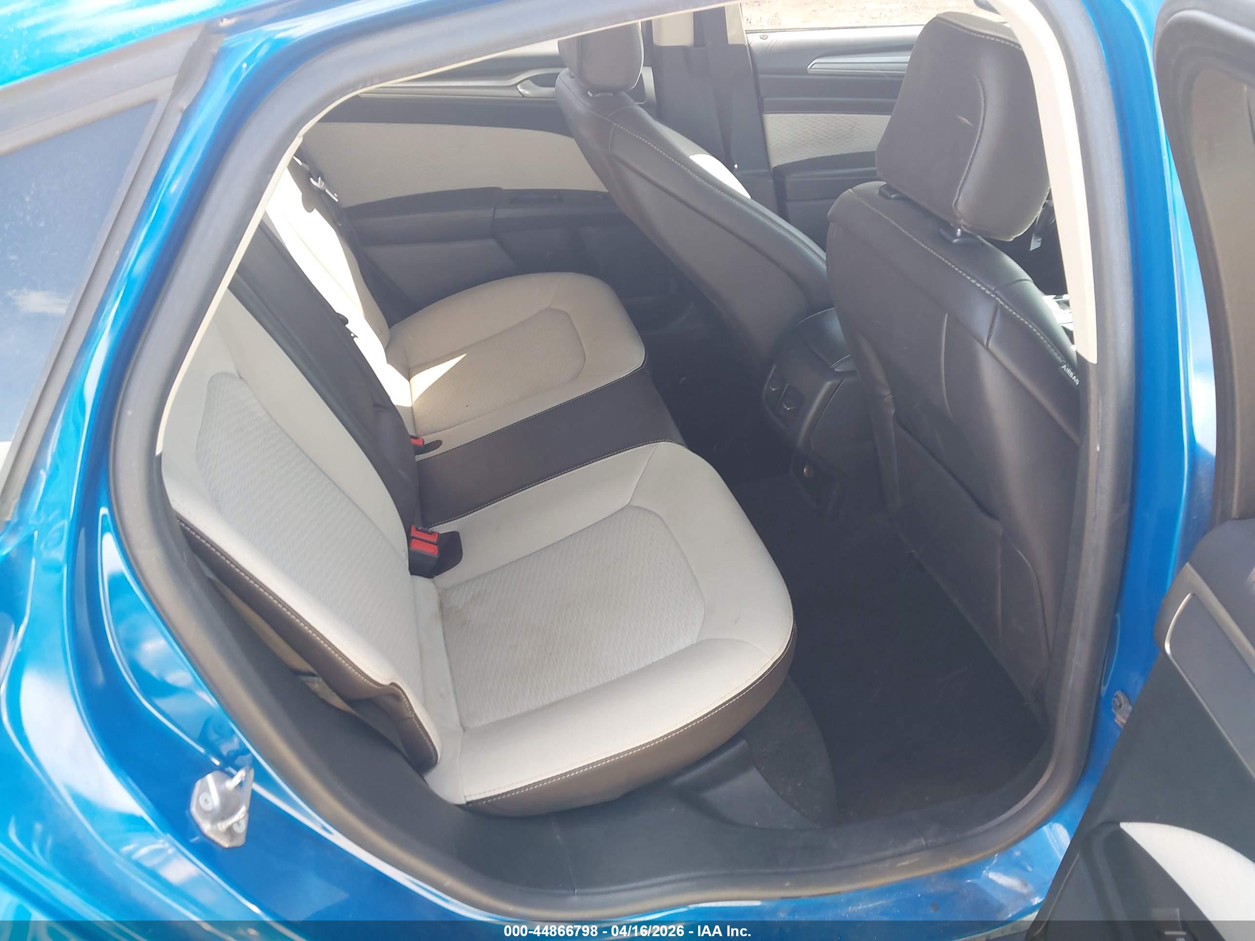 FORD FUSION image 8