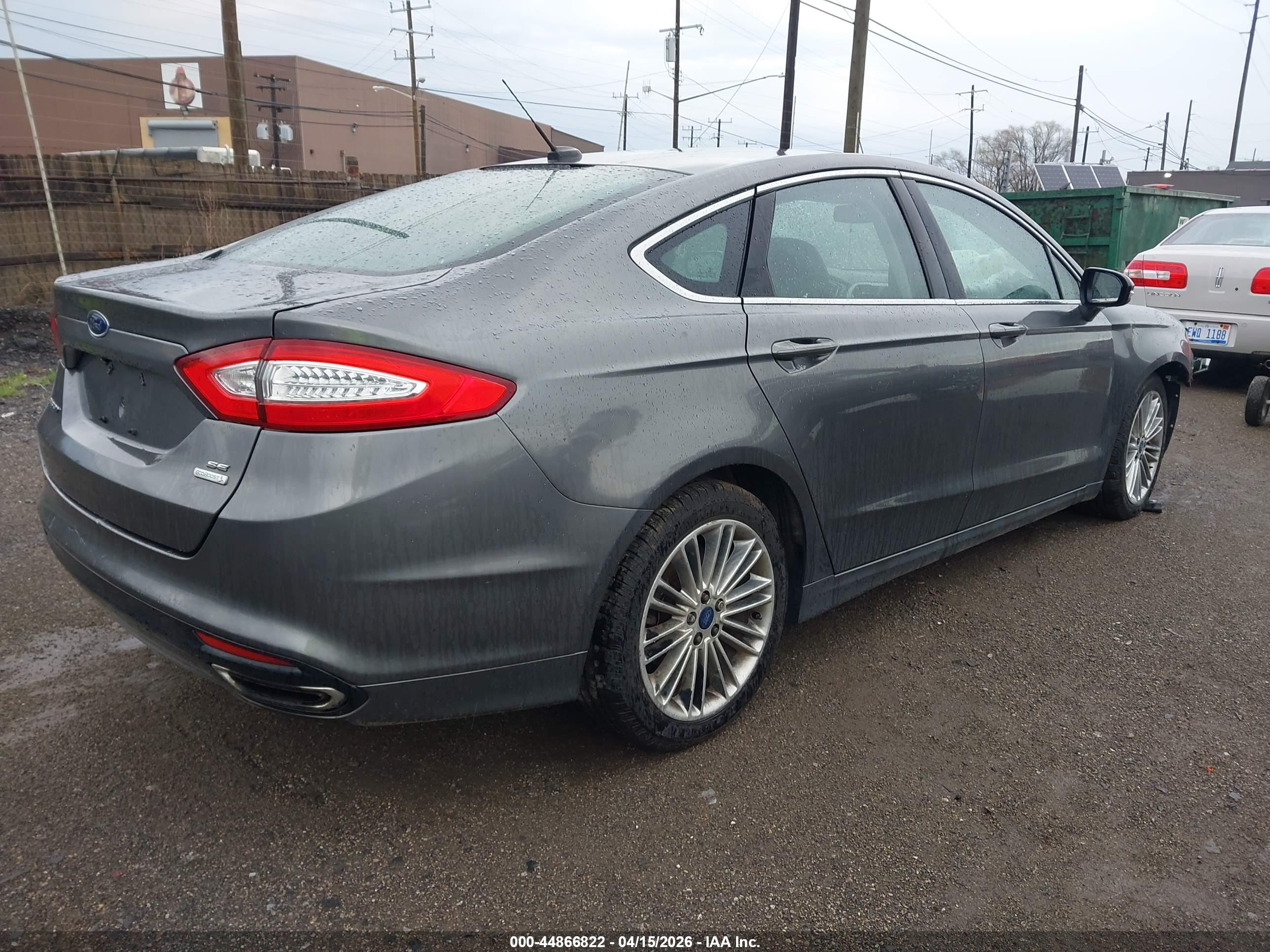 FORD FUSION image 4