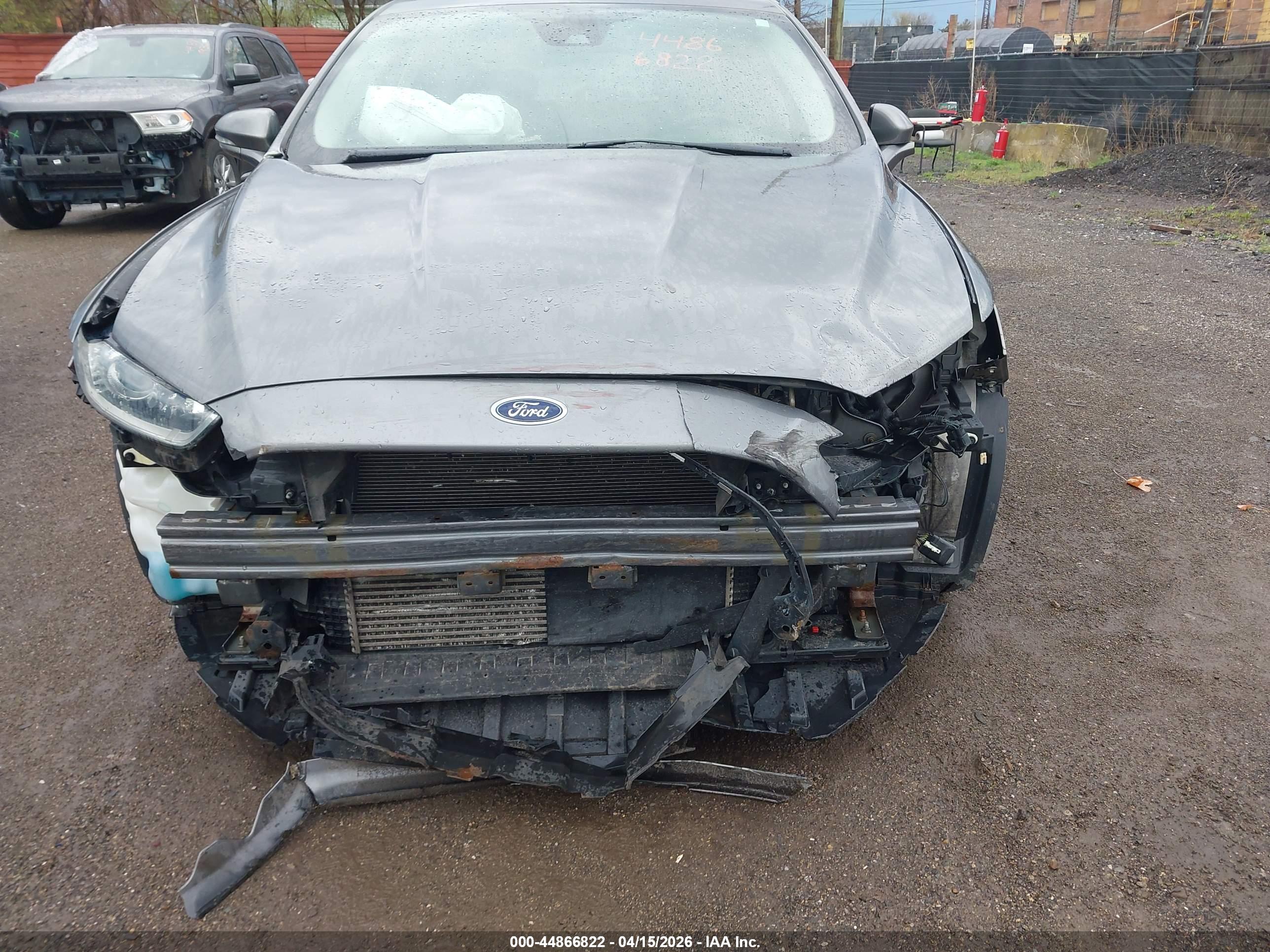 FORD FUSION image 6