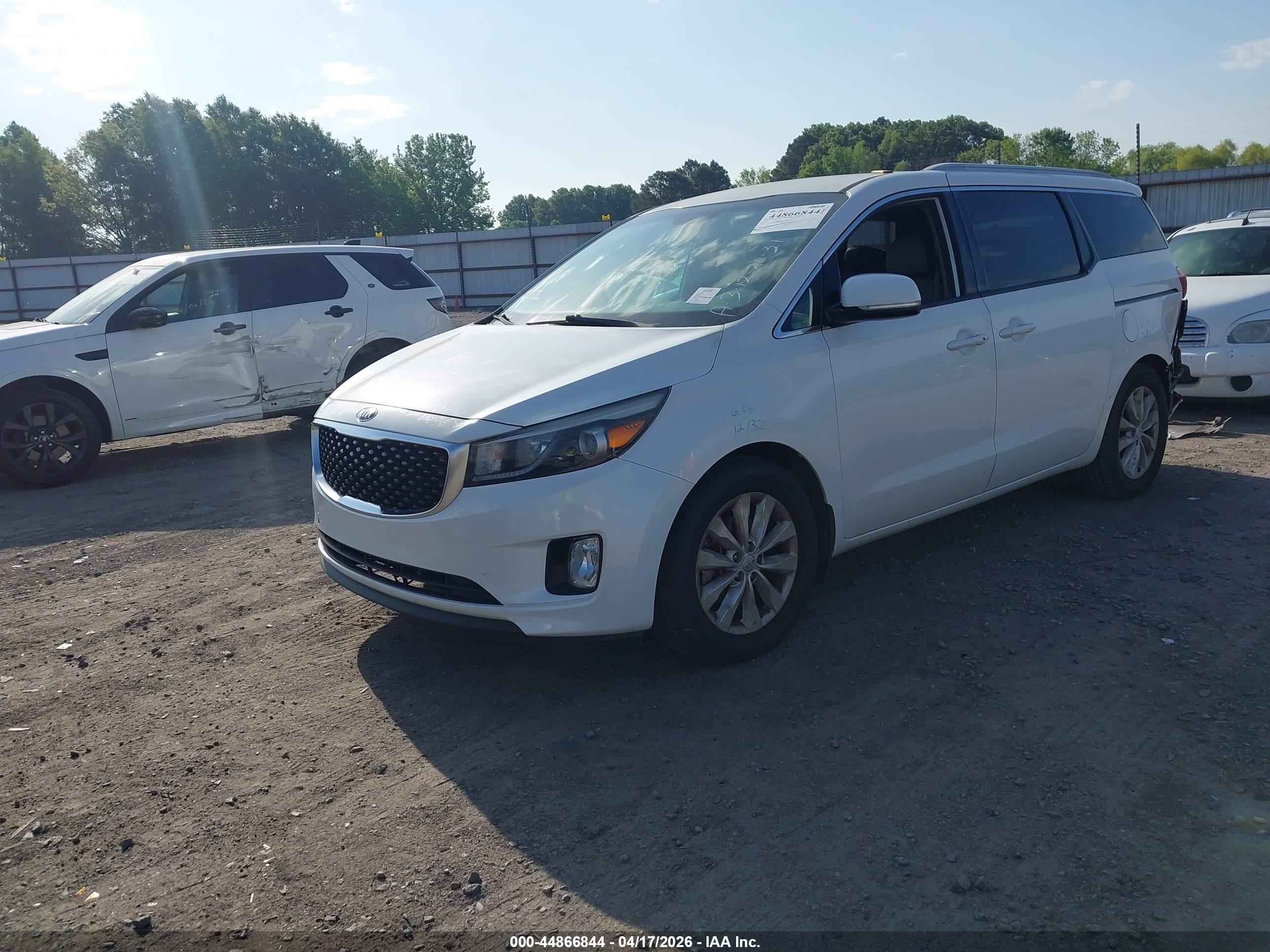KIA SEDONA image 2