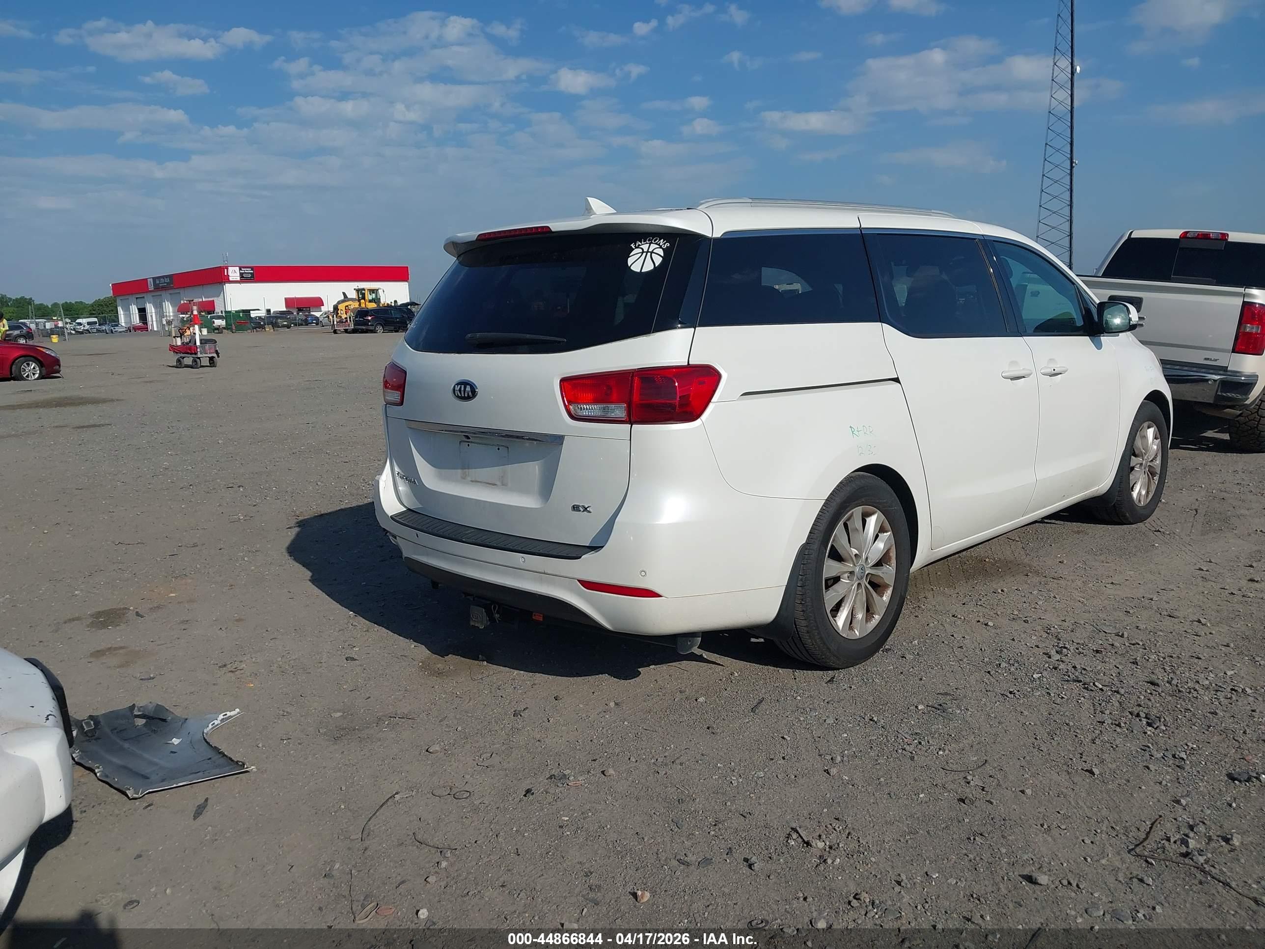 KIA SEDONA image 4