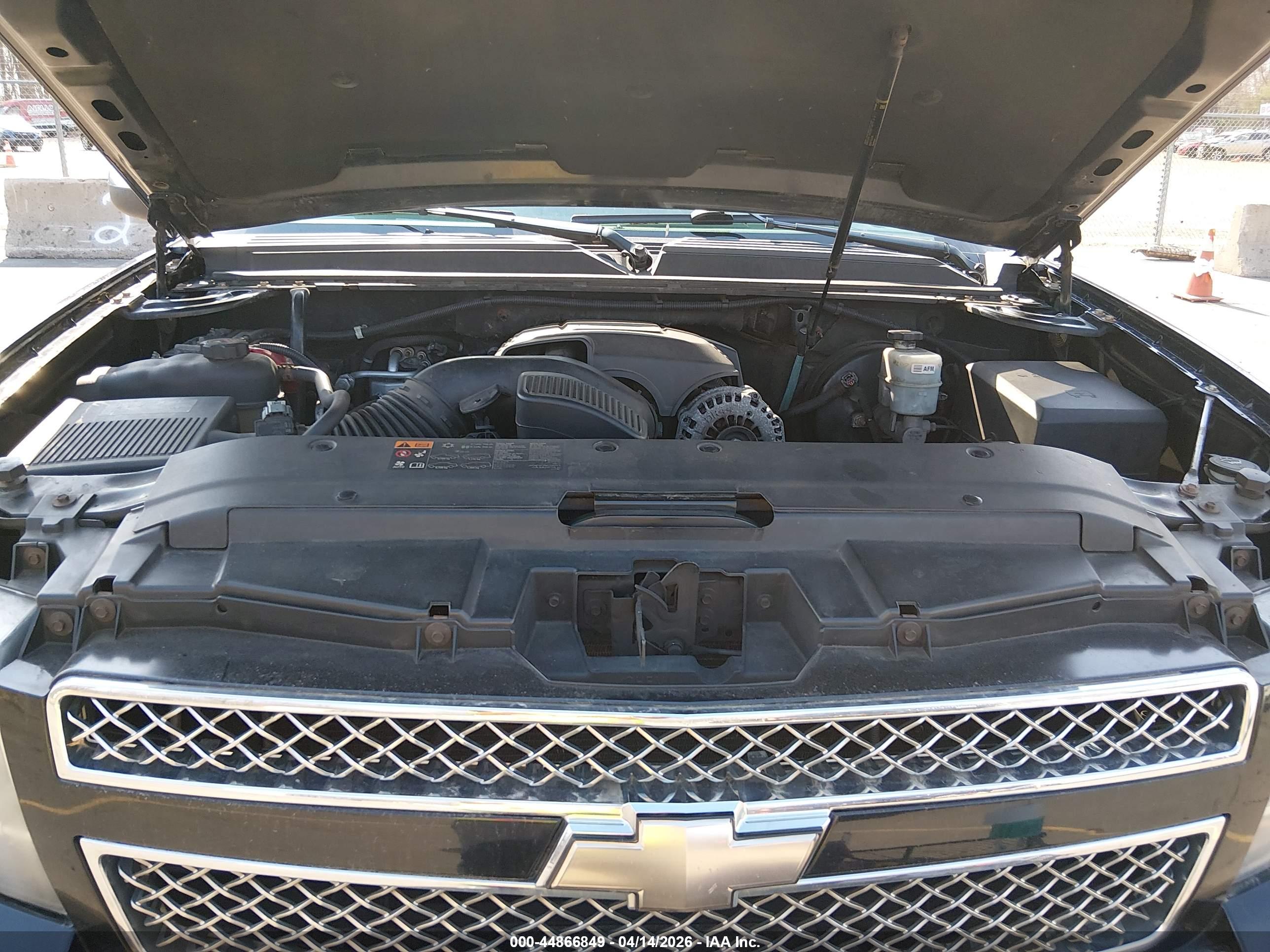 CHEVROLET SUBURBAN image 10