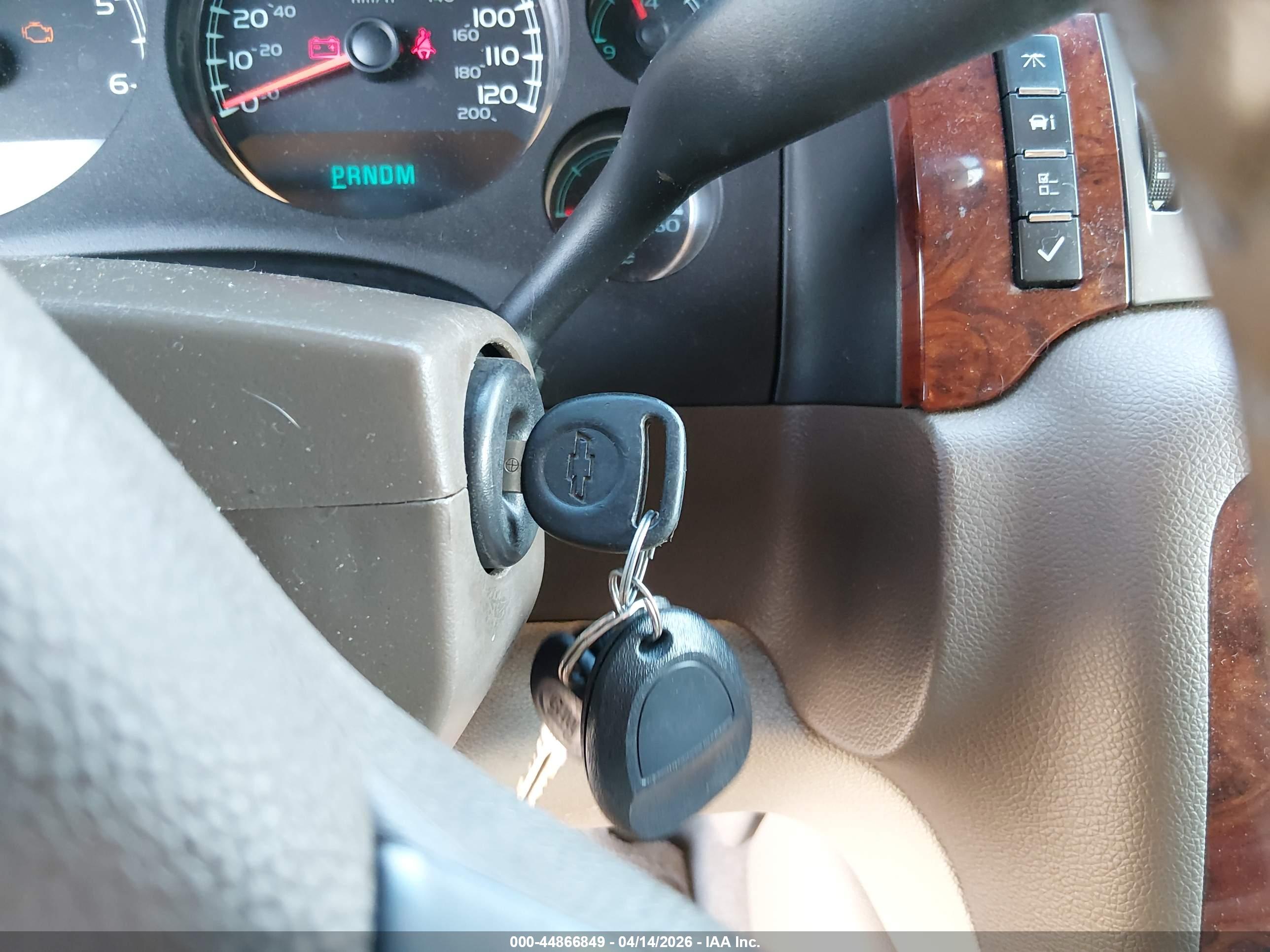 CHEVROLET SUBURBAN image 11