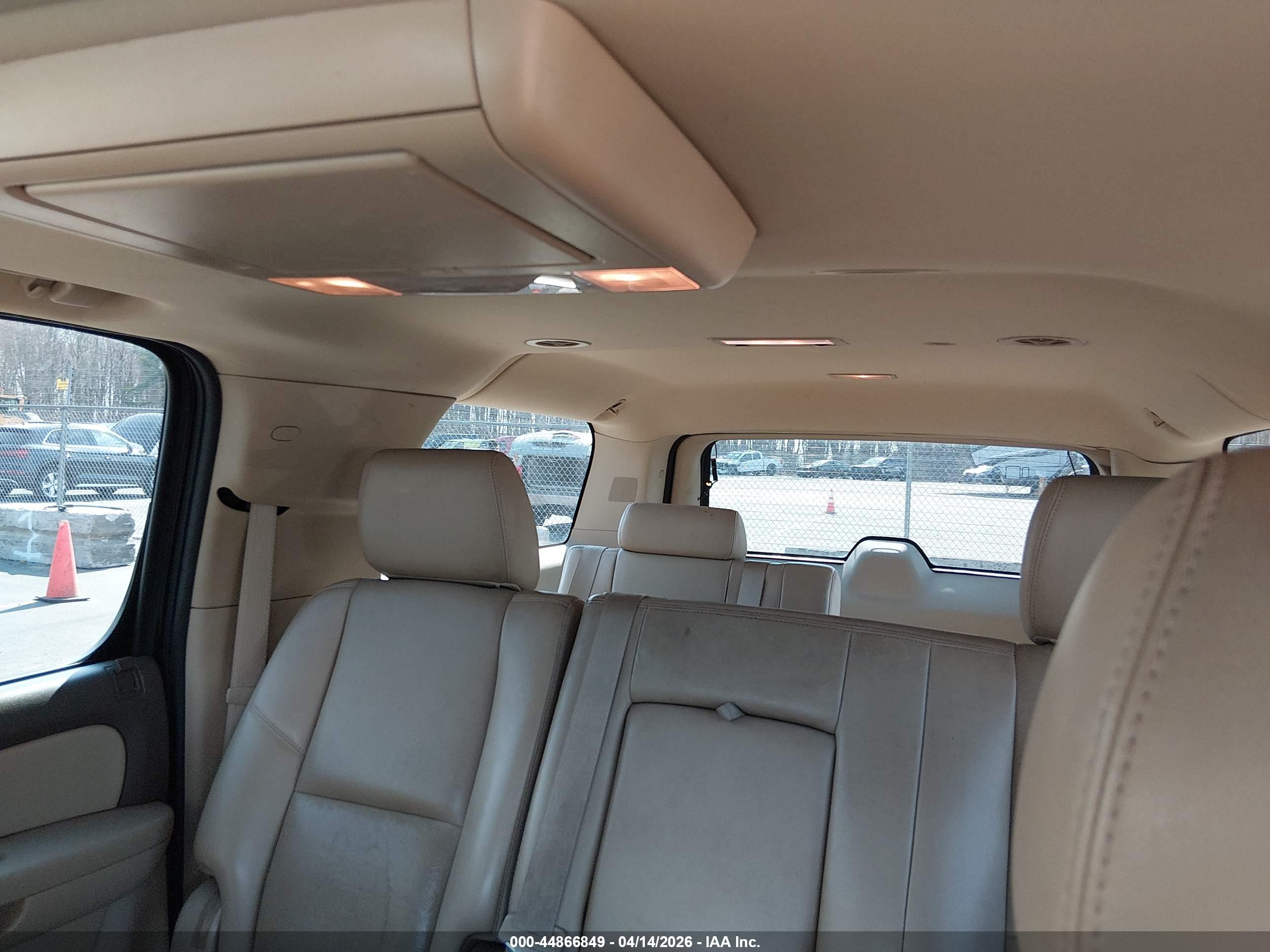 CHEVROLET SUBURBAN image 8