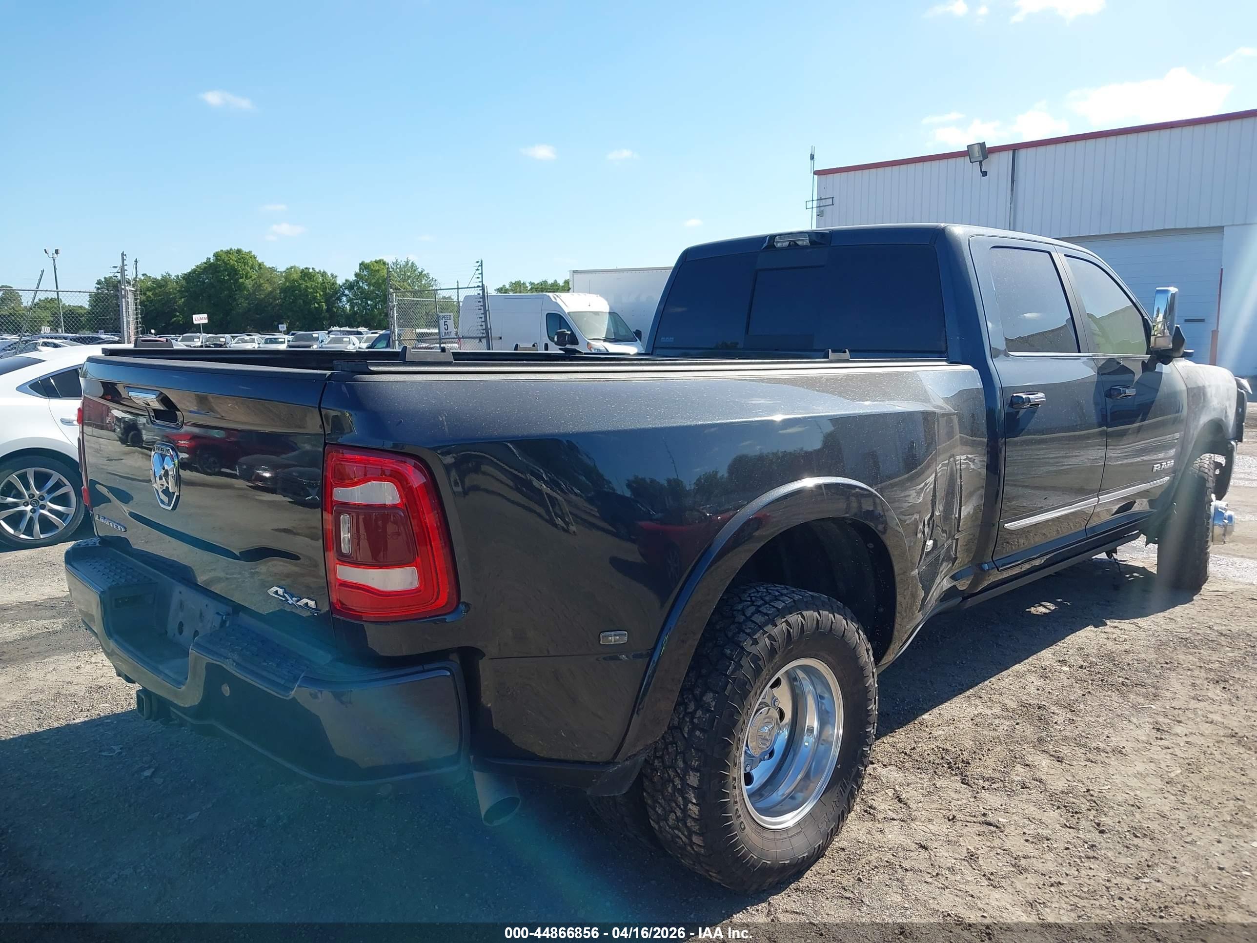 RAM 3500 image 4