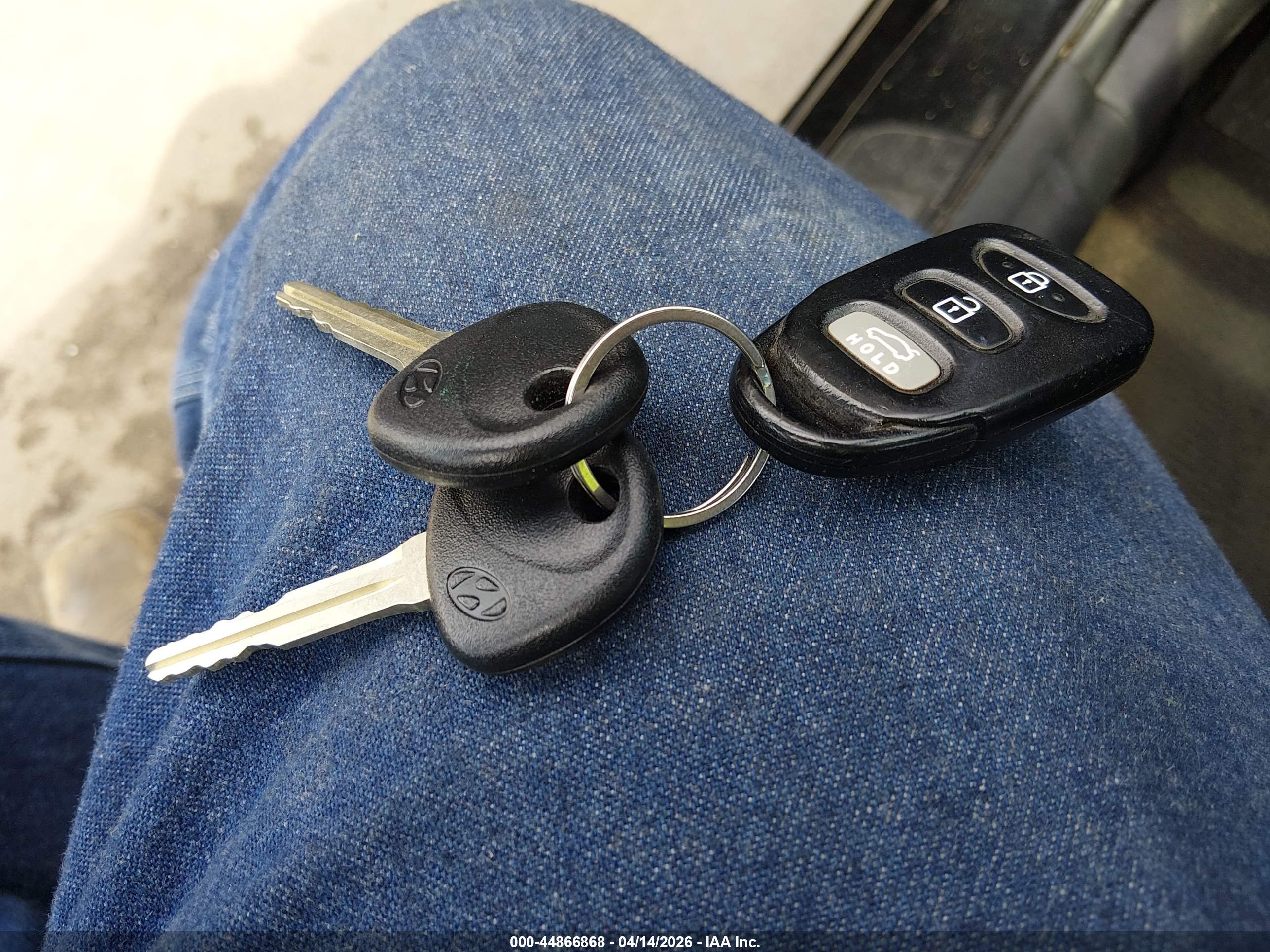 HYUNDAI ELANTRA image 11