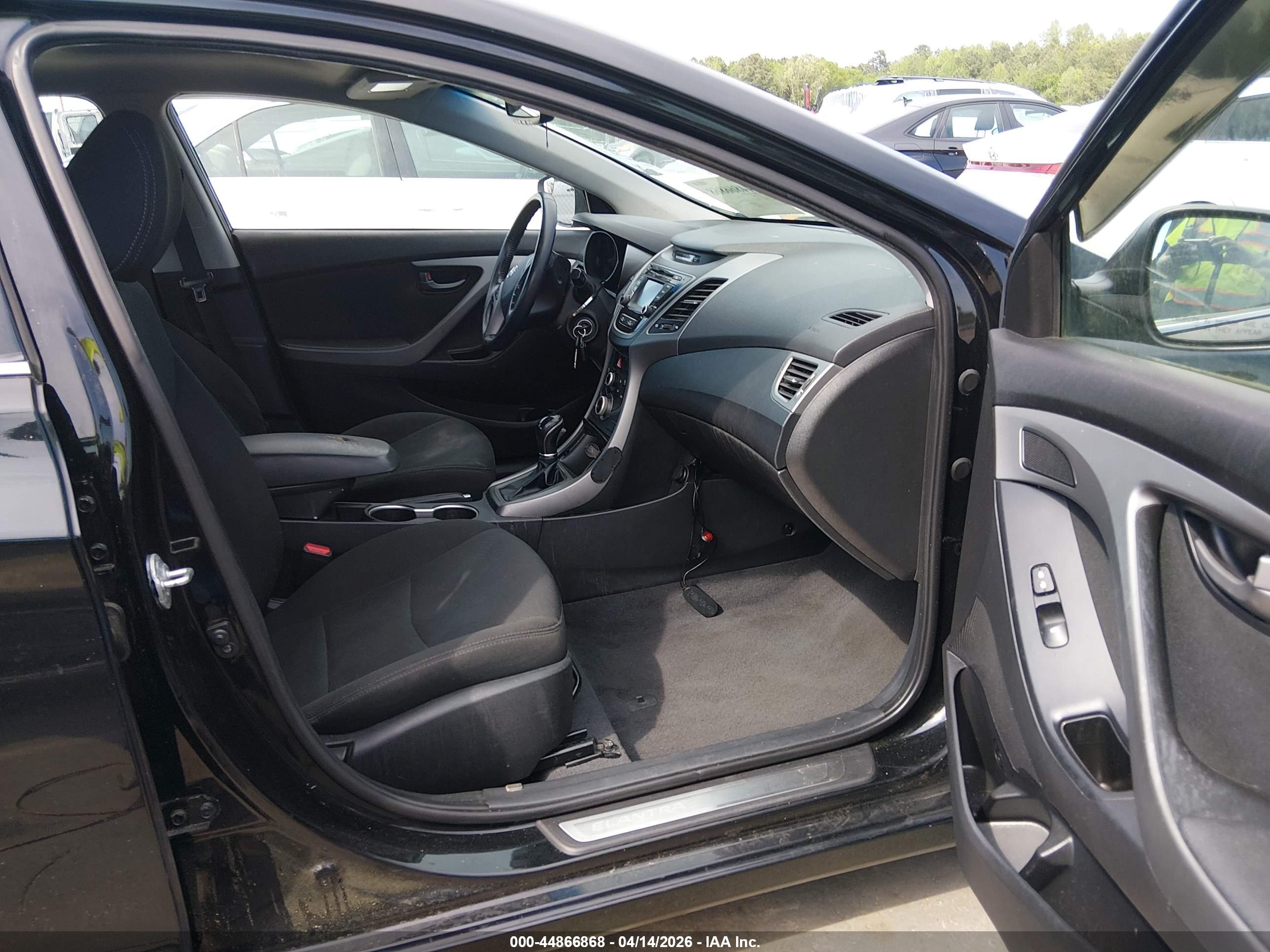 HYUNDAI ELANTRA image 5