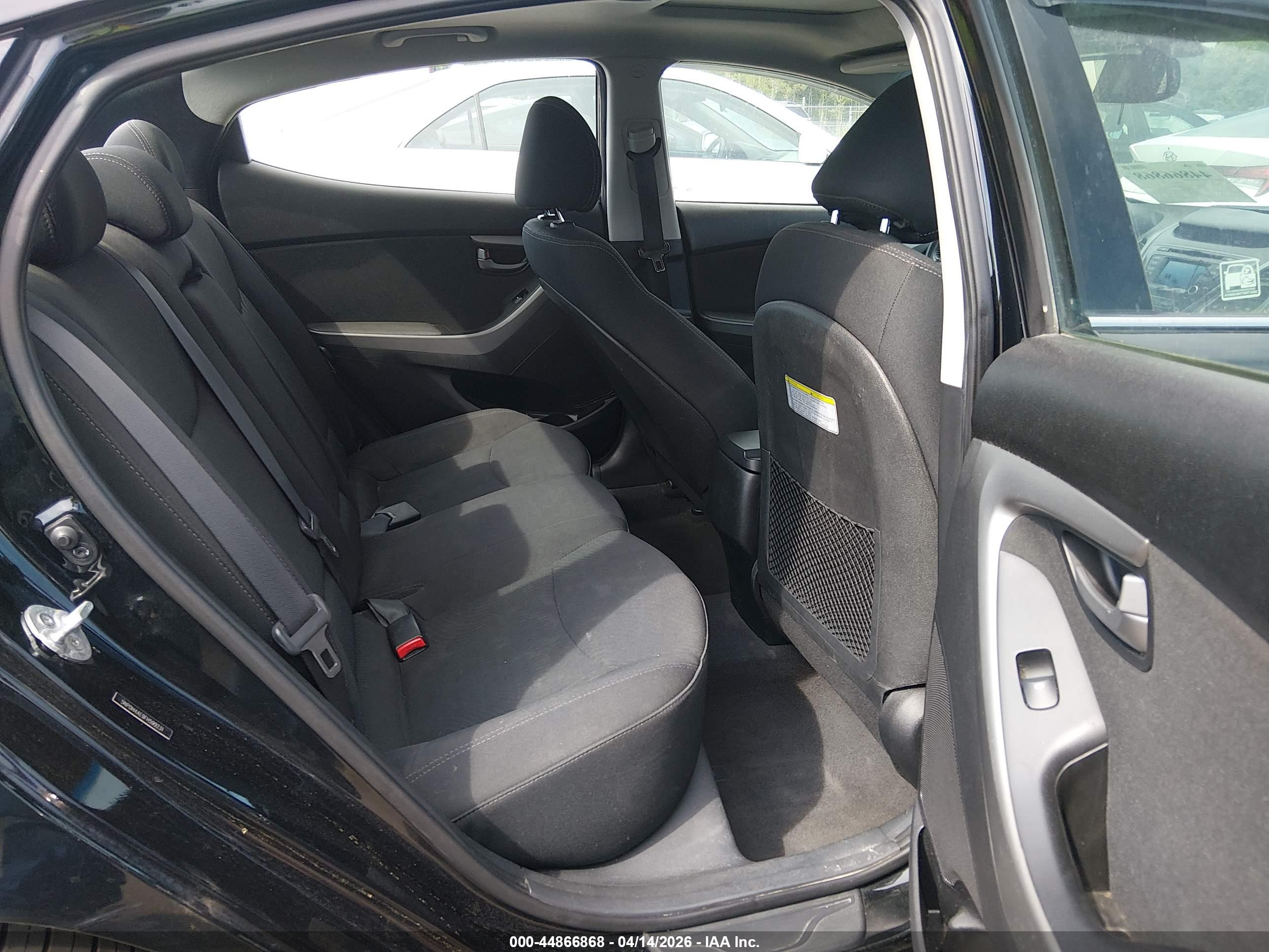 HYUNDAI ELANTRA image 8