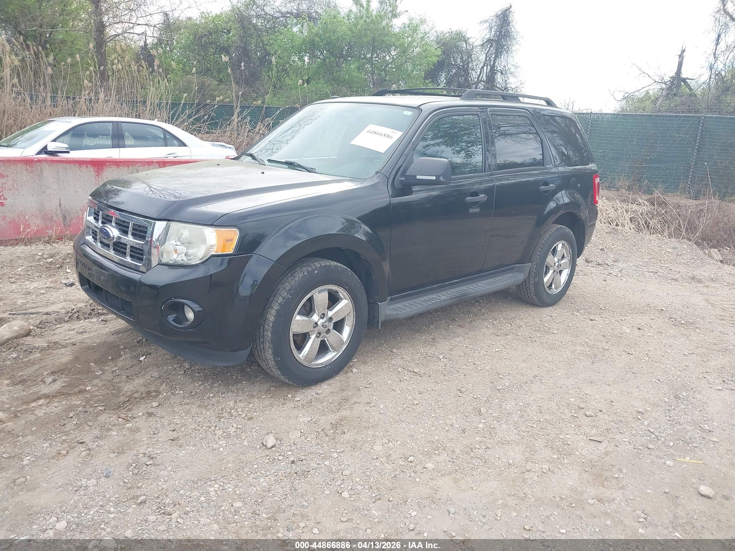 FORD ESCAPE image 2