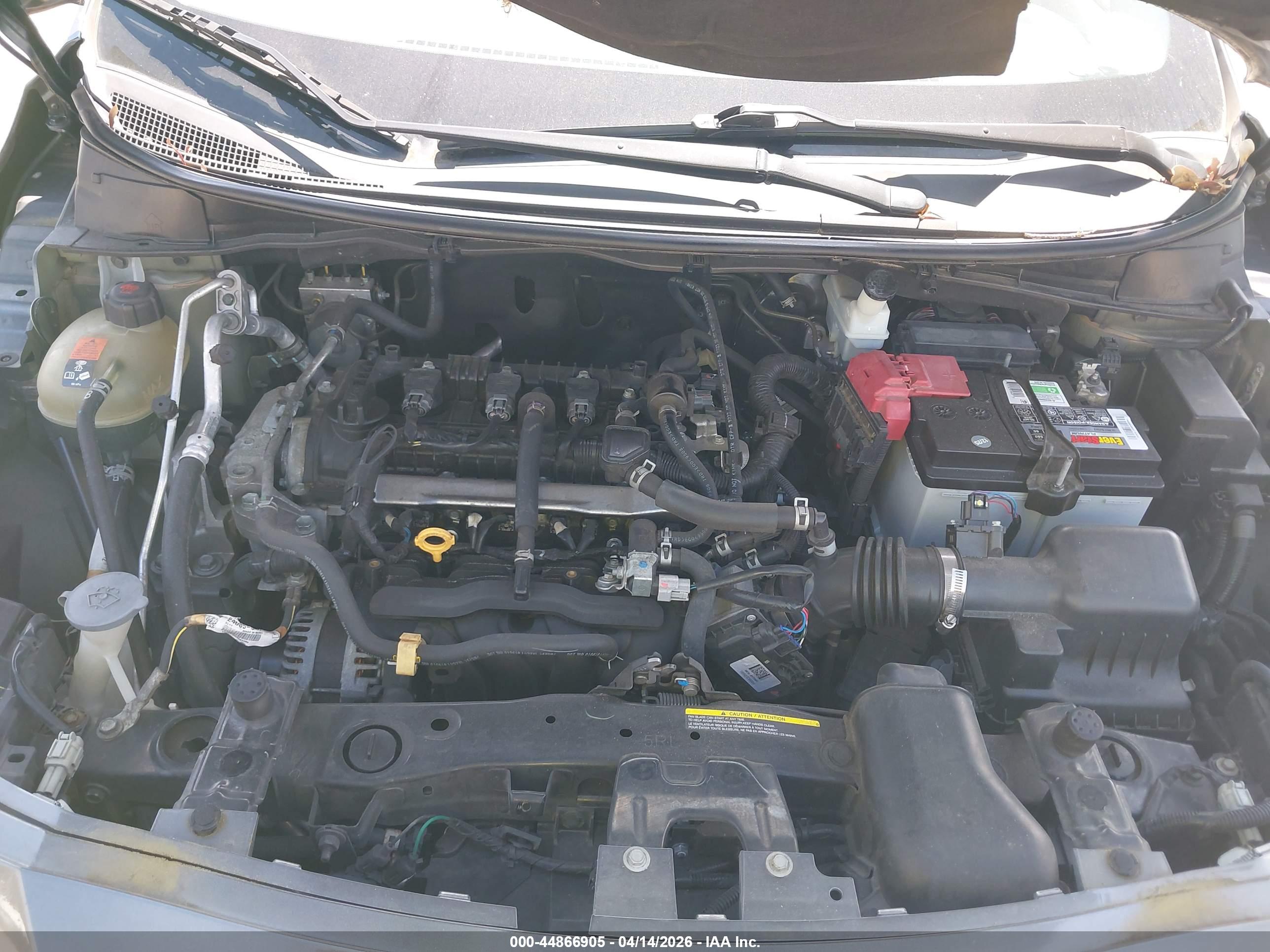 NISSAN VERSA image 10