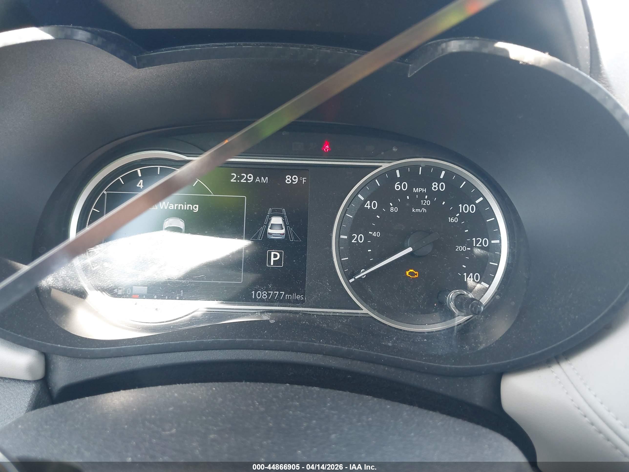 NISSAN VERSA image 7