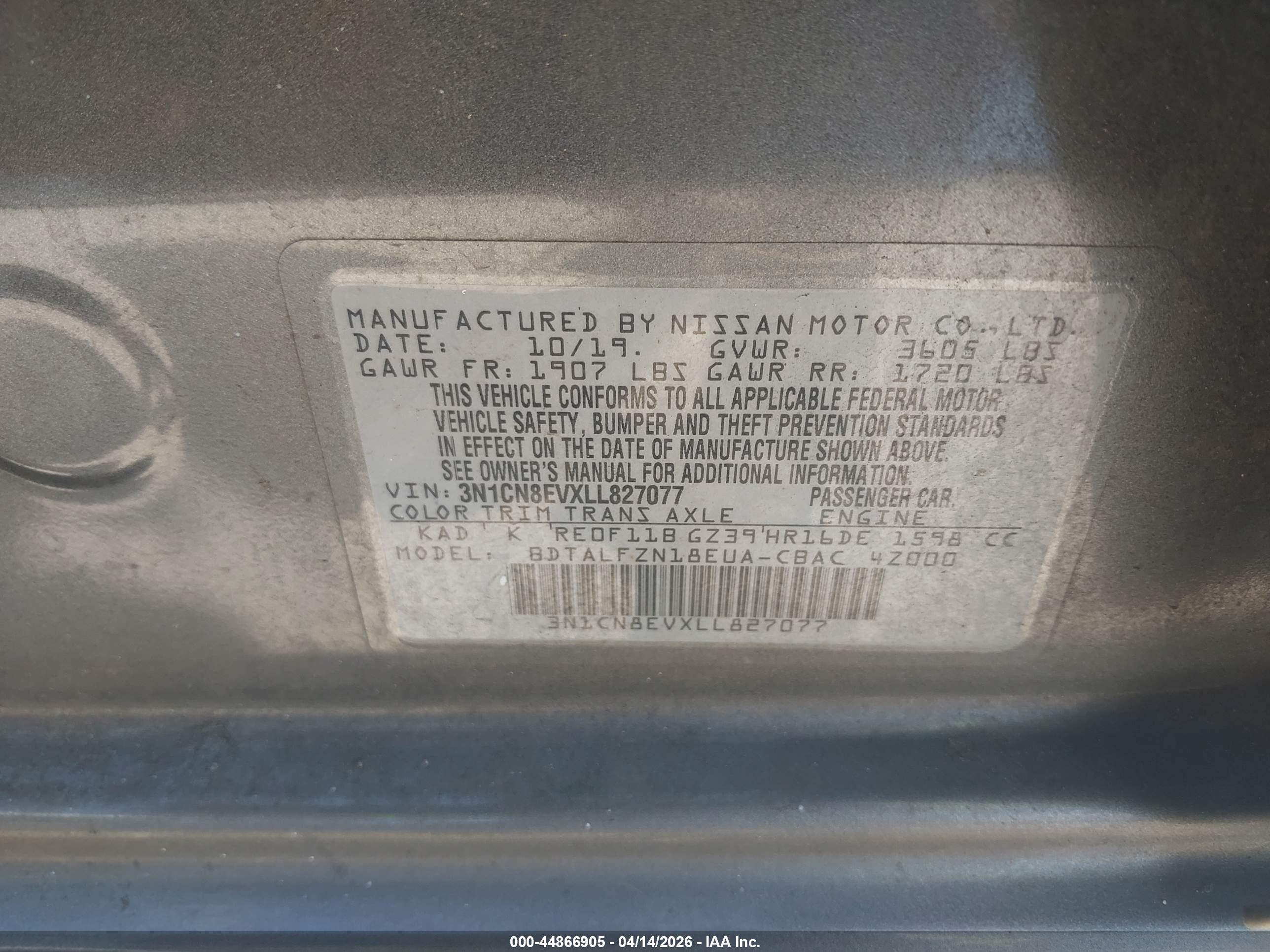 NISSAN VERSA image 9