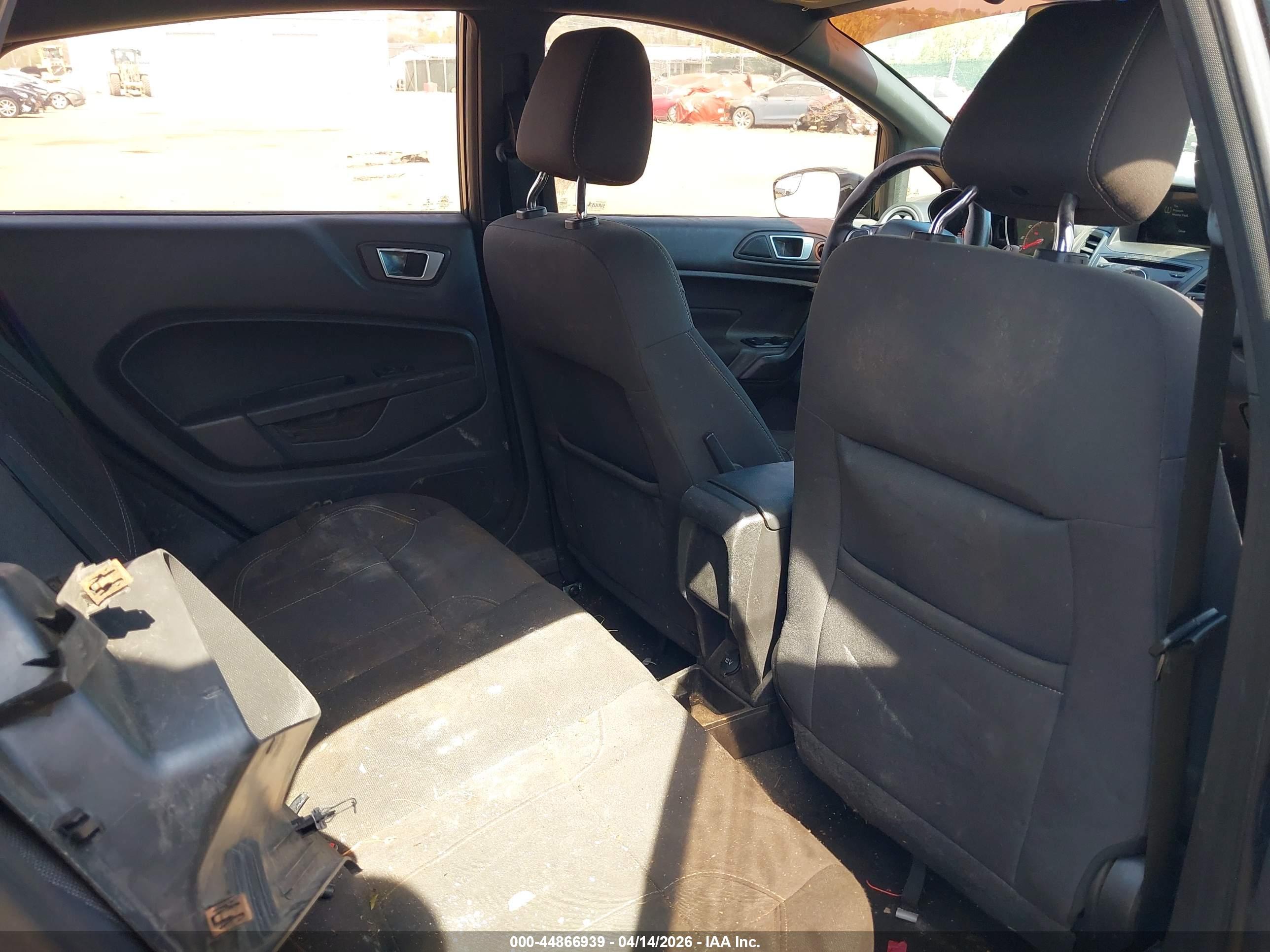 FORD FIESTA image 8