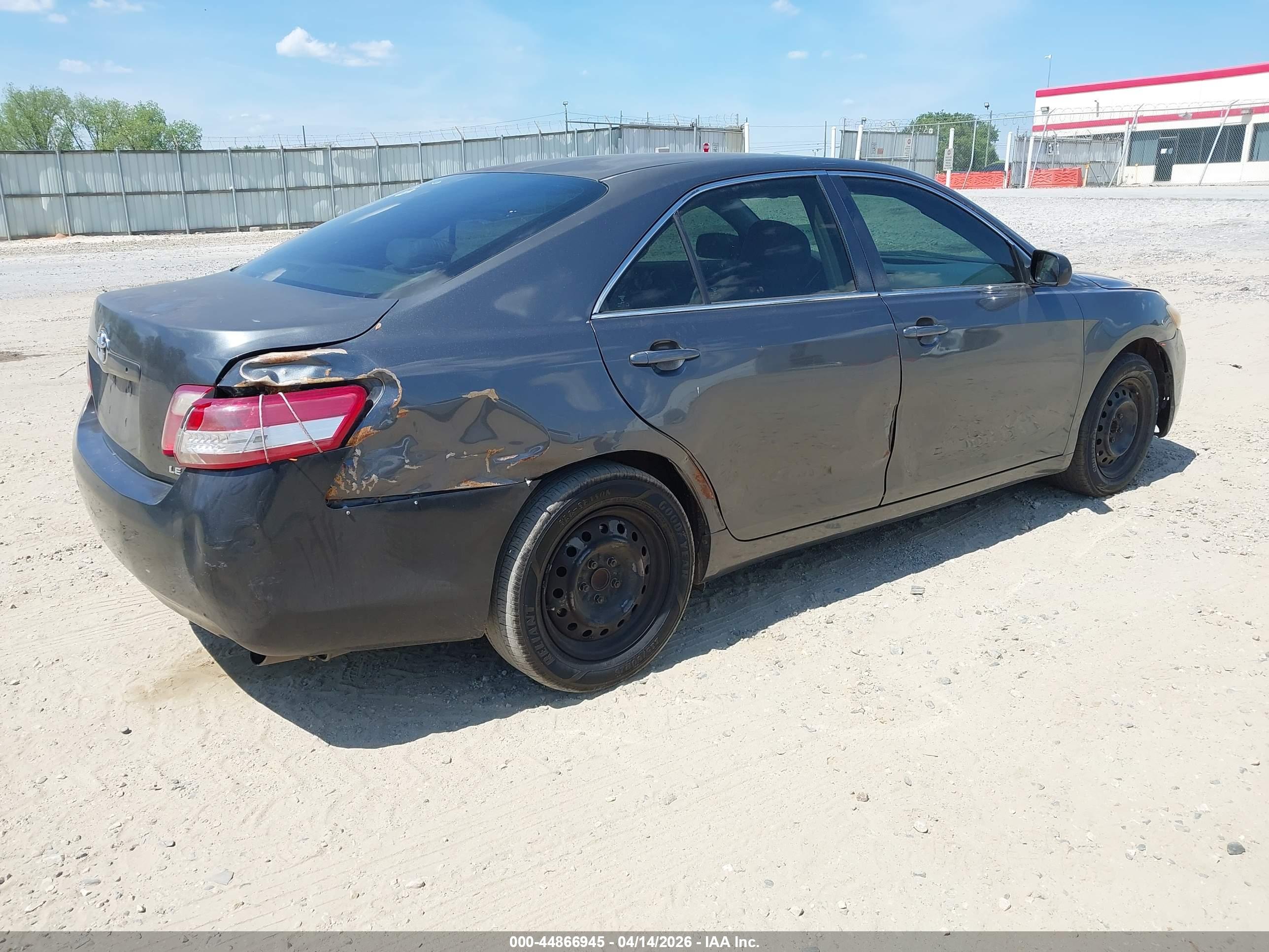 TOYOTA CAMRY image 4