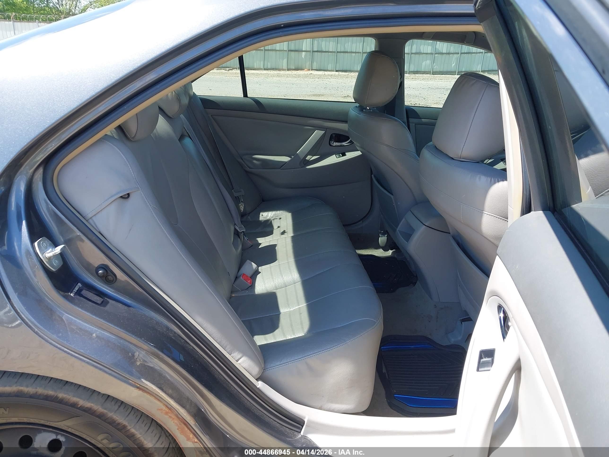 TOYOTA CAMRY image 8