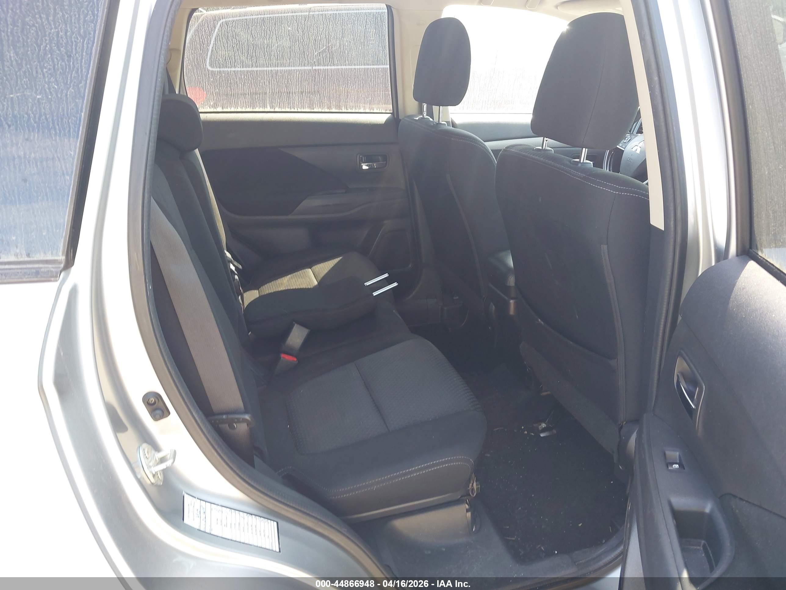 MITSUBISHI OUTLANDER image 8